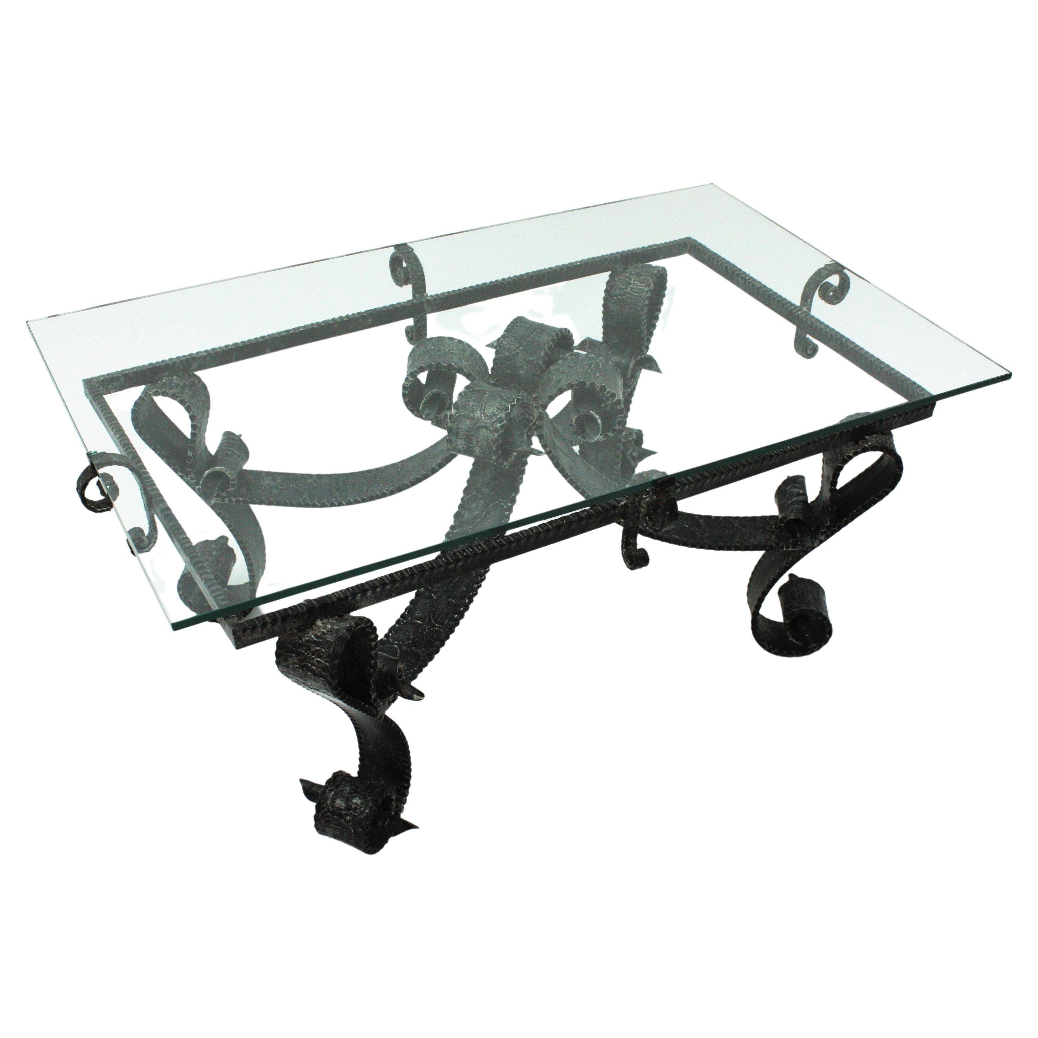 Brutalisme Table basse en fer forgé à la main en vente