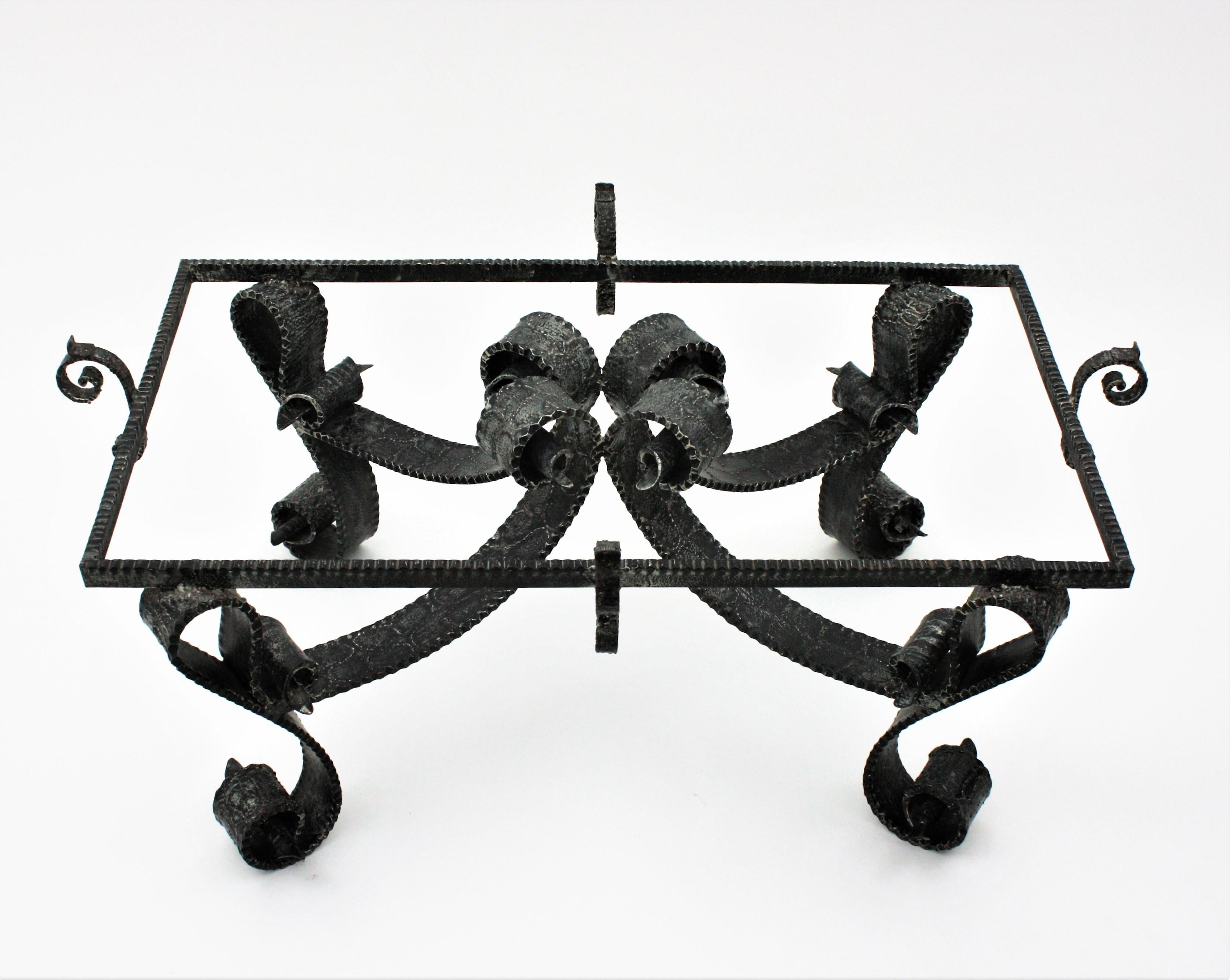 French Coffee Table in Hand Forged Iron For Sale