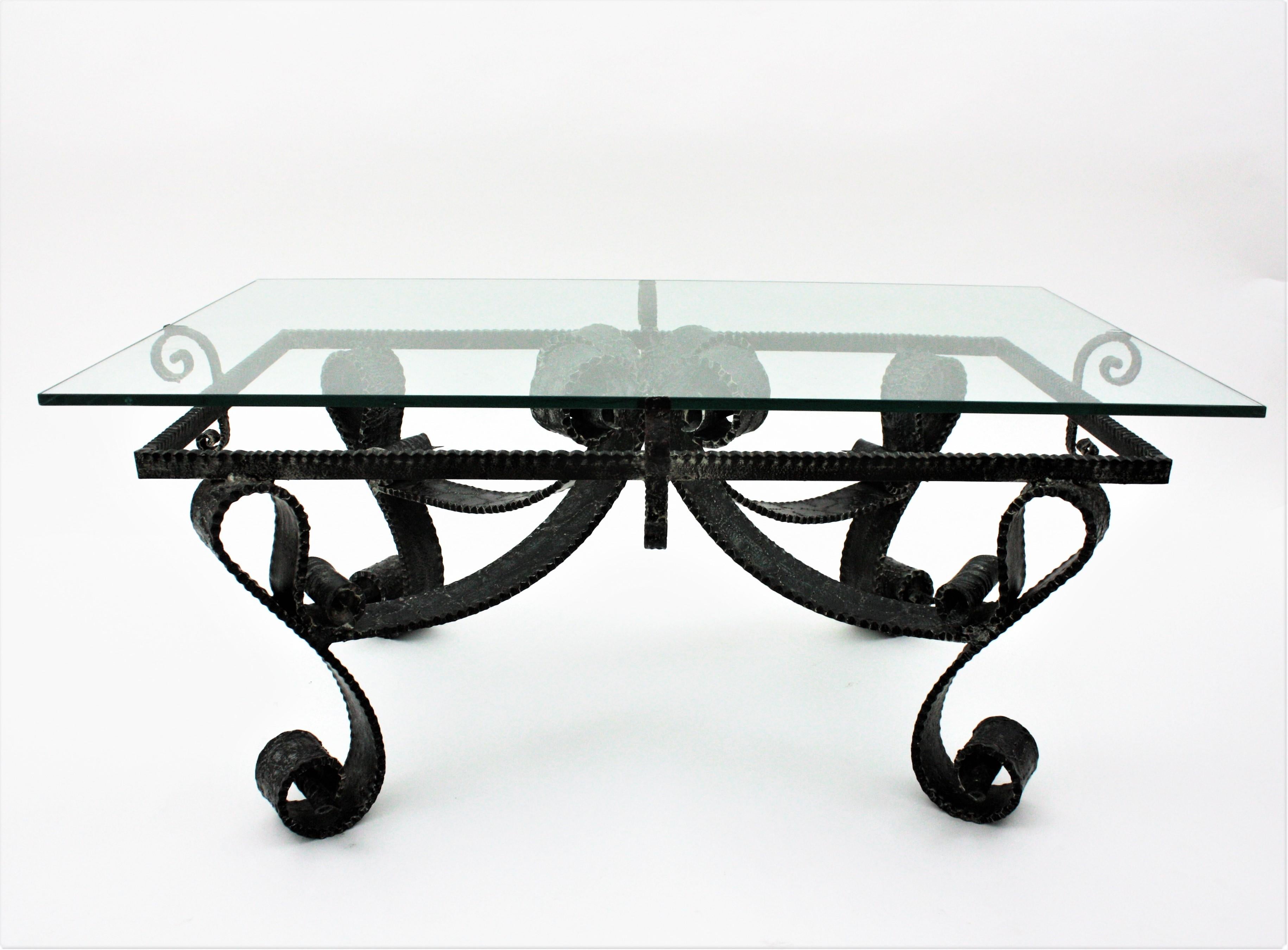 Coffee Table in Hand Forged Iron For Sale 1