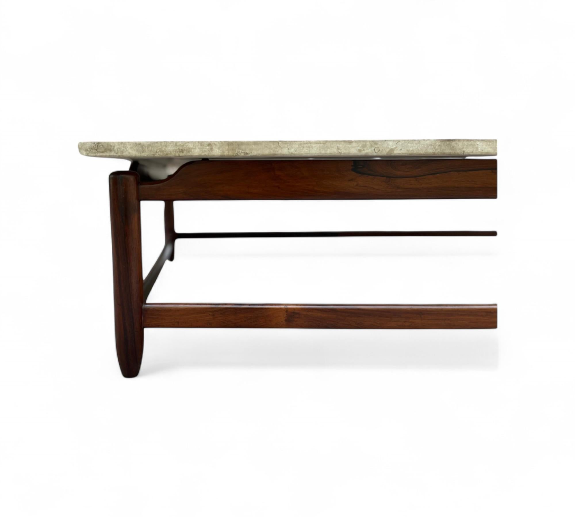 20ième siècle Table basse en bois dur et marbre par Jorge Jabour, c. 1960s en vente