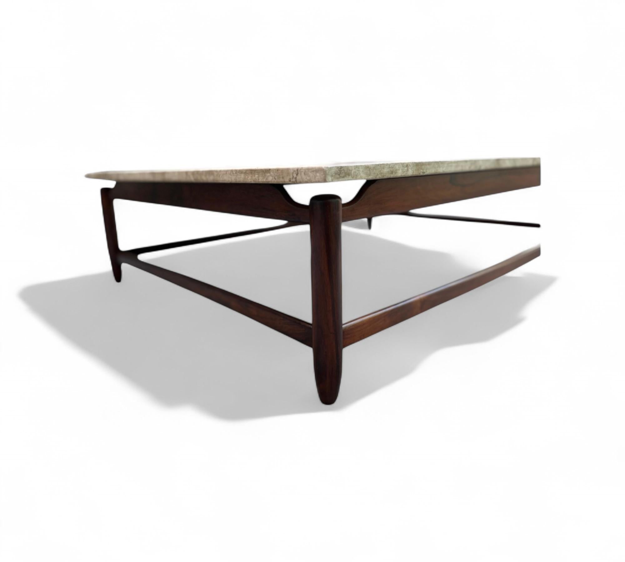 Bois de feuillus Table basse en bois dur et marbre par Jorge Jabour, c. 1960s en vente