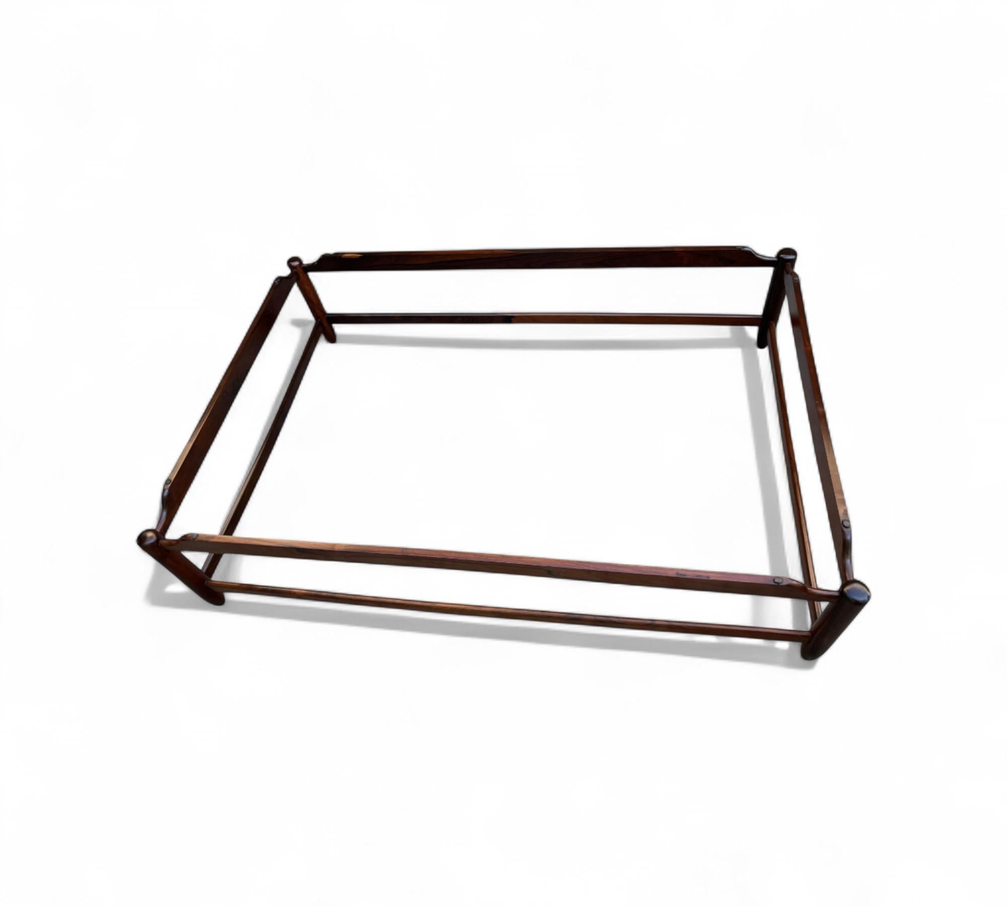 Table basse en bois dur et marbre par Jorge Jabour, c. 1960s en vente 1