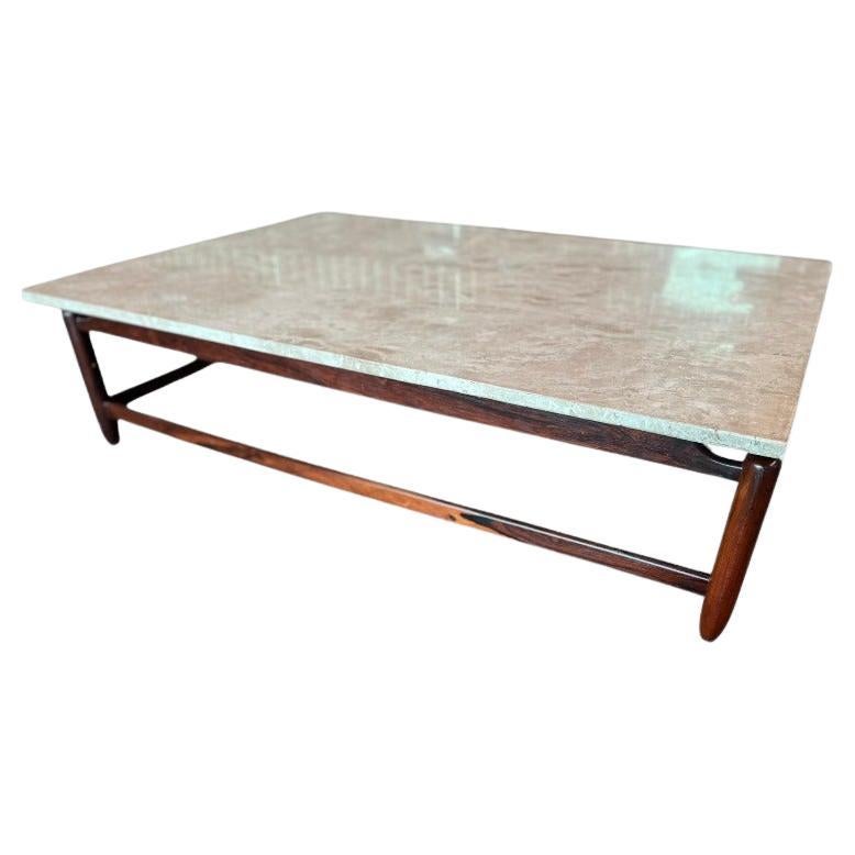 Table basse en bois dur et marbre par Jorge Jabour, c. 1960s