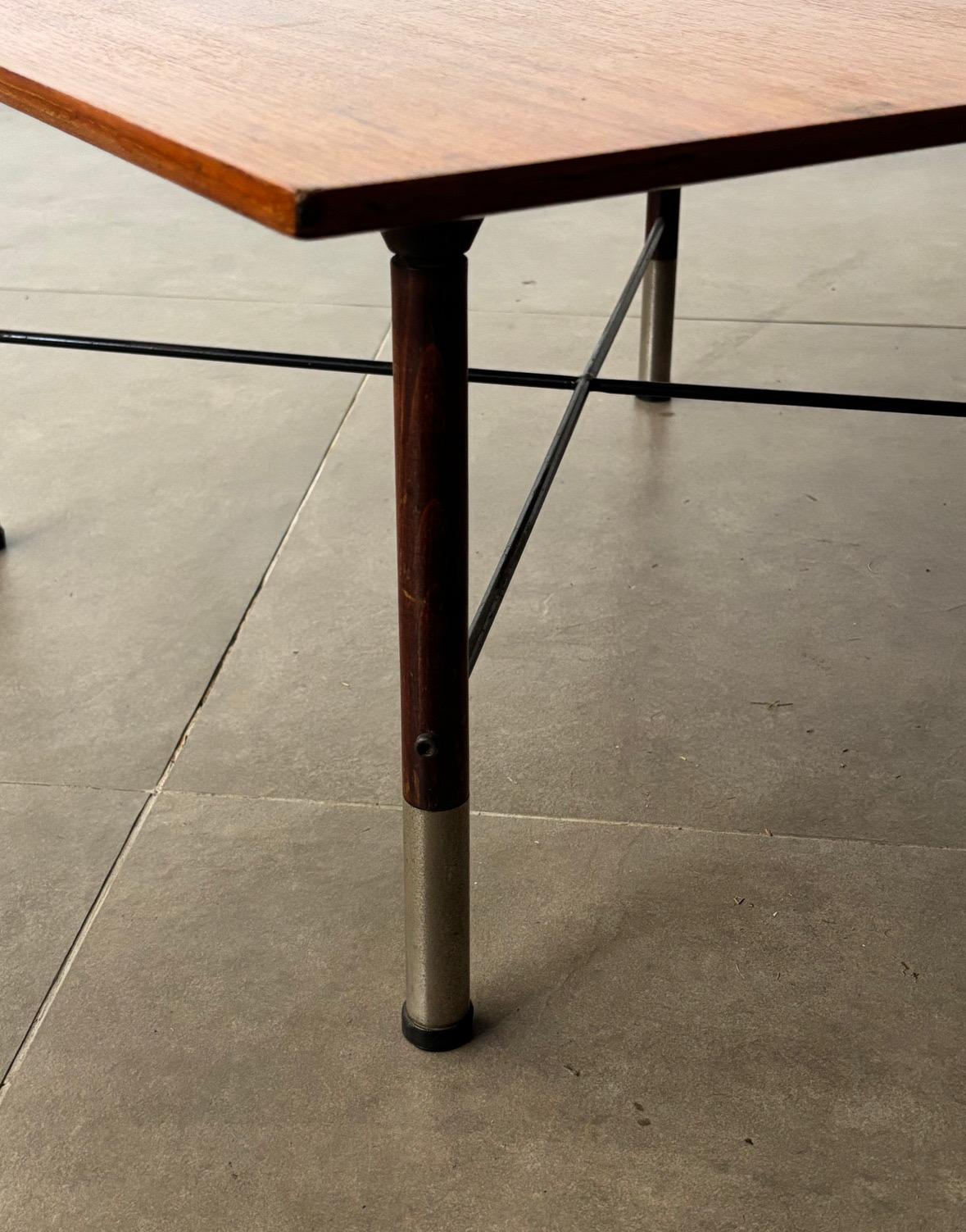 Couchtisch aus Eisen und Palisanderholz von Ico Parisi für Cassina, 1950er Jahre Italien (Mitte des 20. Jahrhunderts) im Angebot