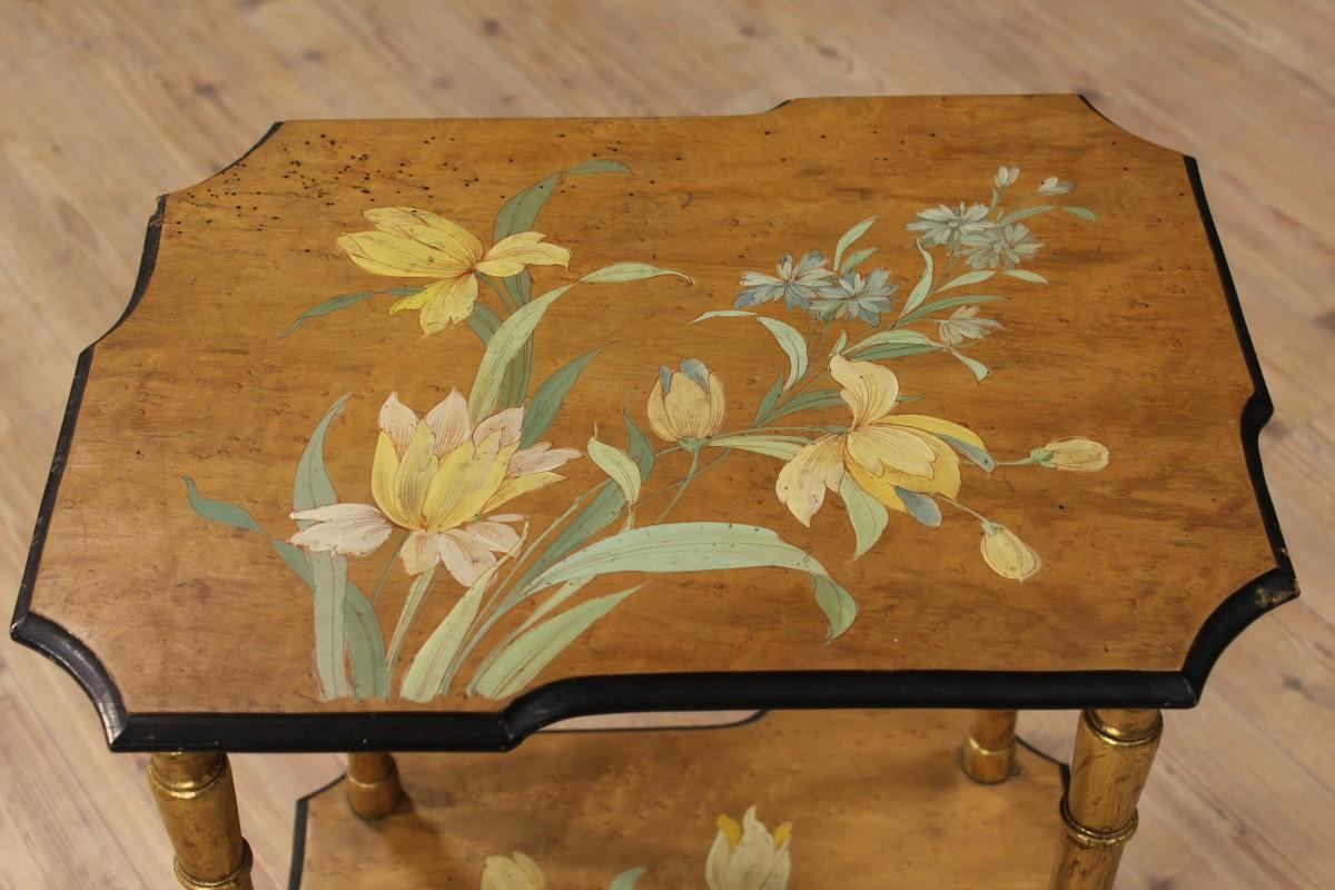 Coffee Table in Lacquered, Gilded and Painted Wood, 20th Century In Good Condition For Sale In London, GB