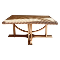 Coffee table in light bamboo and wicker
