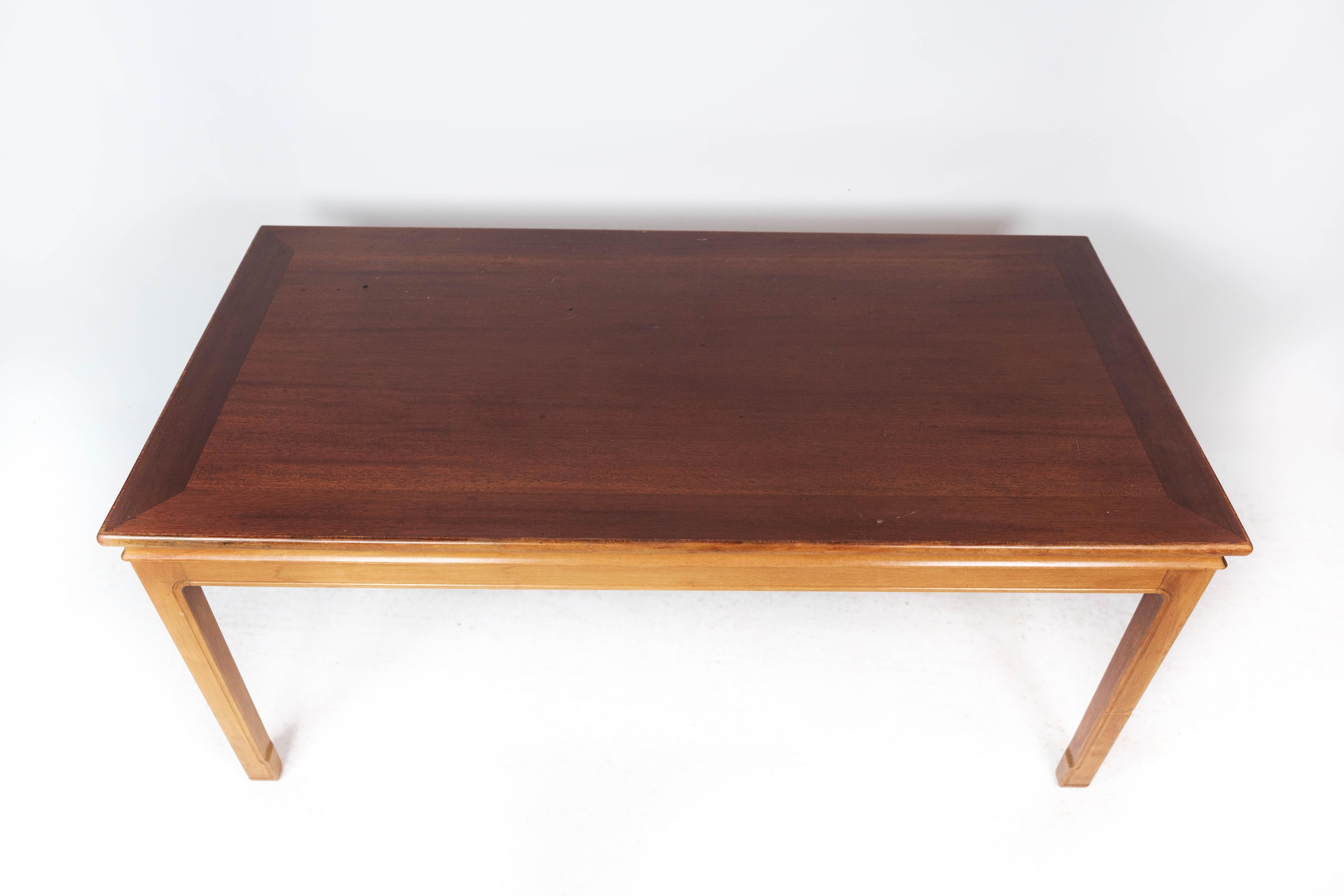 The coffee table crafted from light mahogany and boasting Danish design from the 1960s is a beautiful fusion of style and functionality.

Mahogany, known for its rich color and elegant grain patterns, adds a touch of sophistication to the table. The