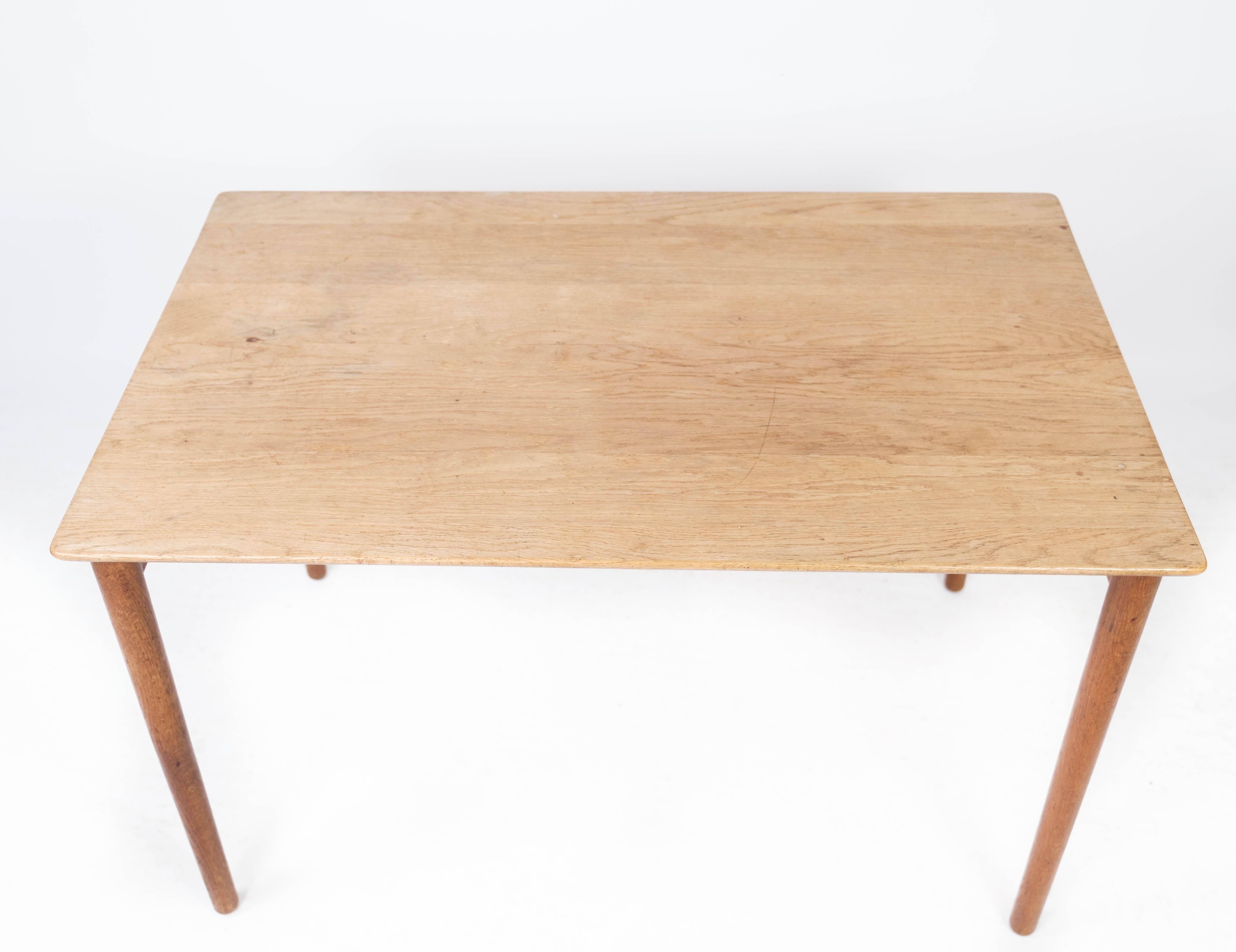 Coffee table in light oak designed by Børge Mogensen in the 1960s. The table is in great vintage condition.