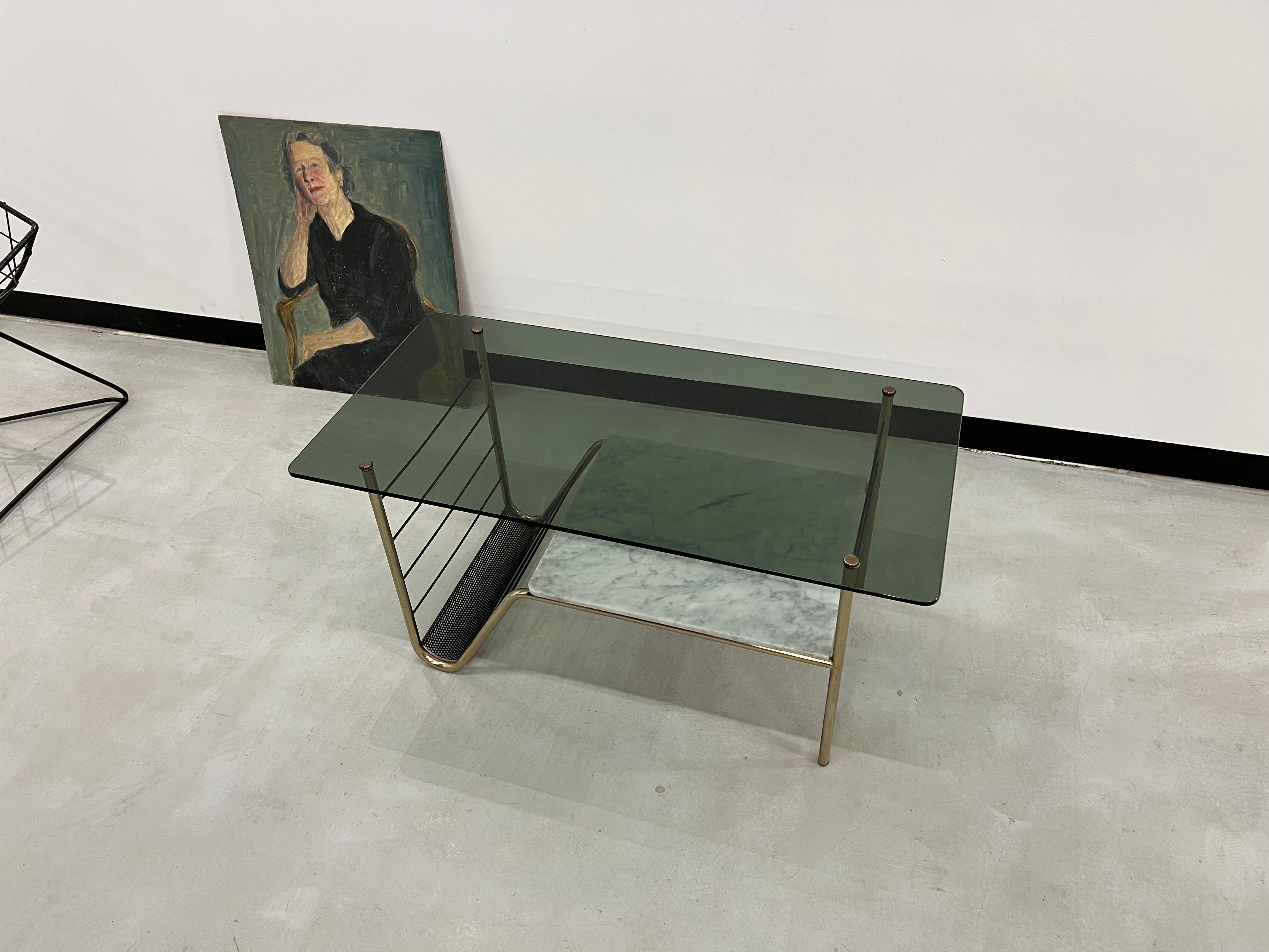 Table basse en marbre et verre, Pierre Guariche, vers 1960 en vente 5