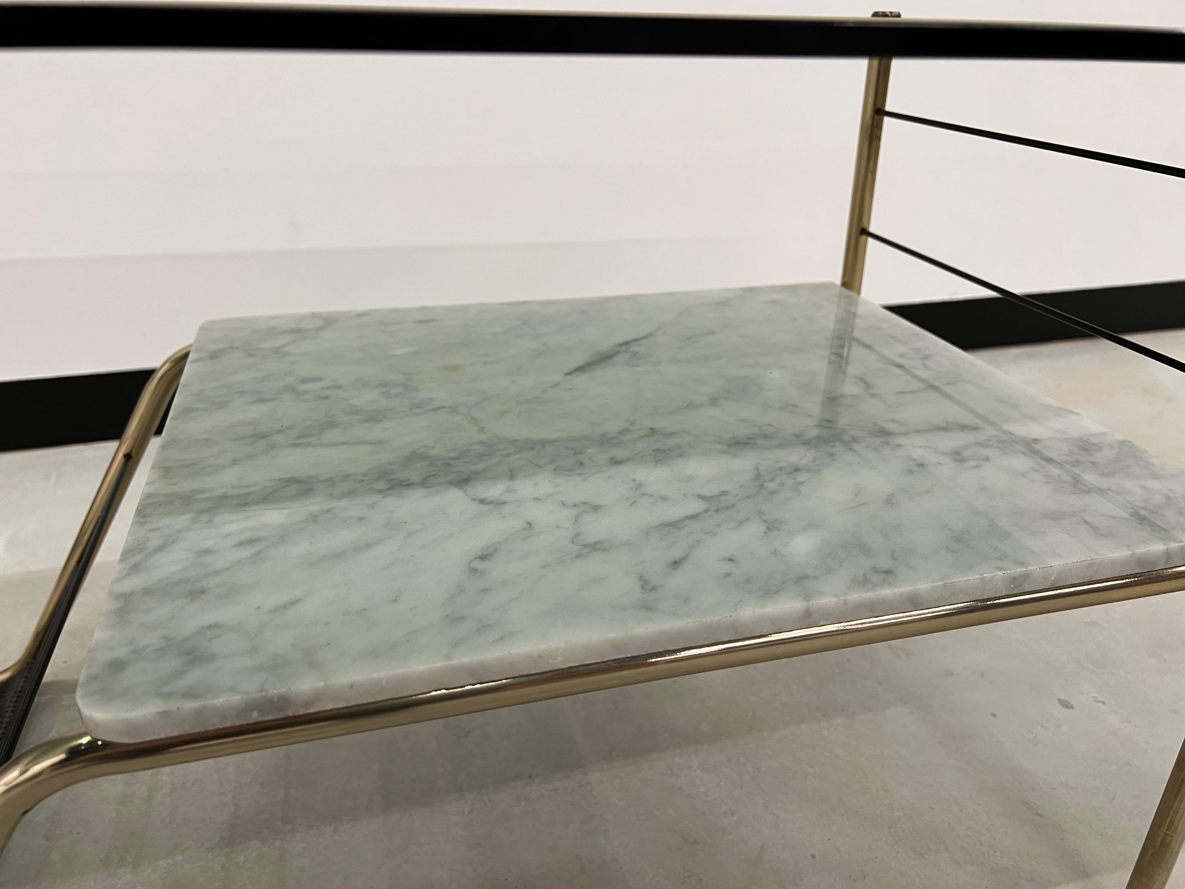 Table basse en marbre et verre, Pierre Guariche, vers 1960 Bon état - En vente à LYON, FR