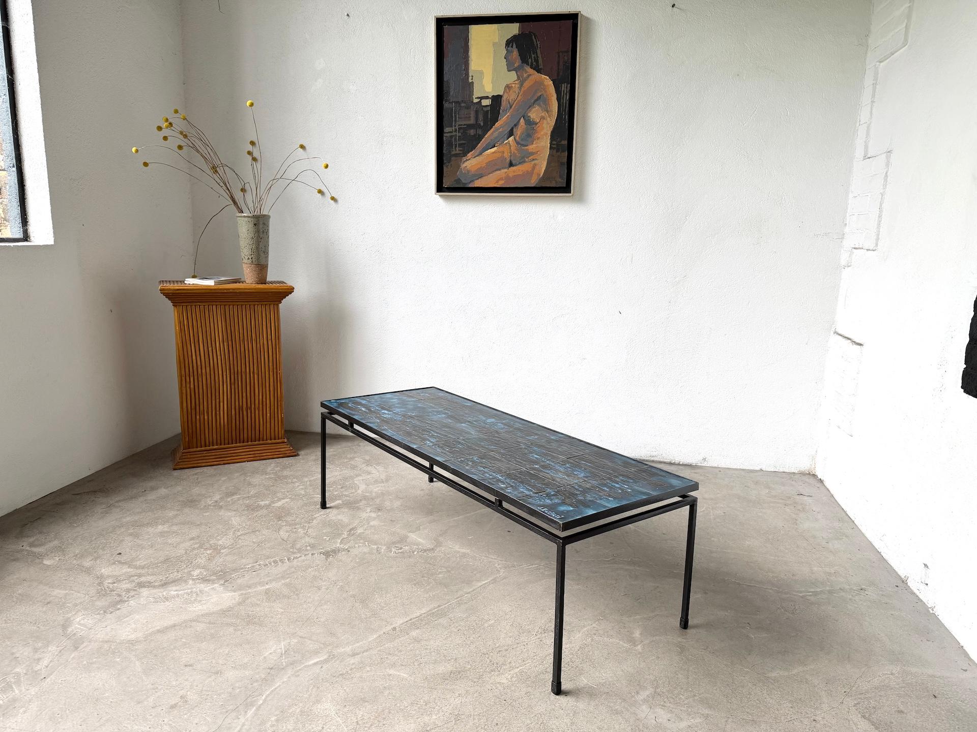 Table basse en métal et céramique, signée J. Belarti, circa 1970 8