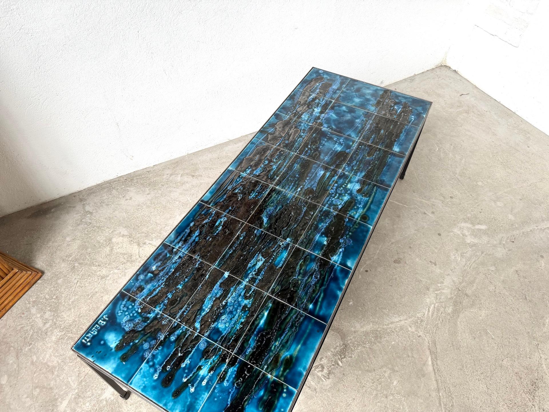 Table basse en métal et céramique, signée J. Belarti, circa 1970 12