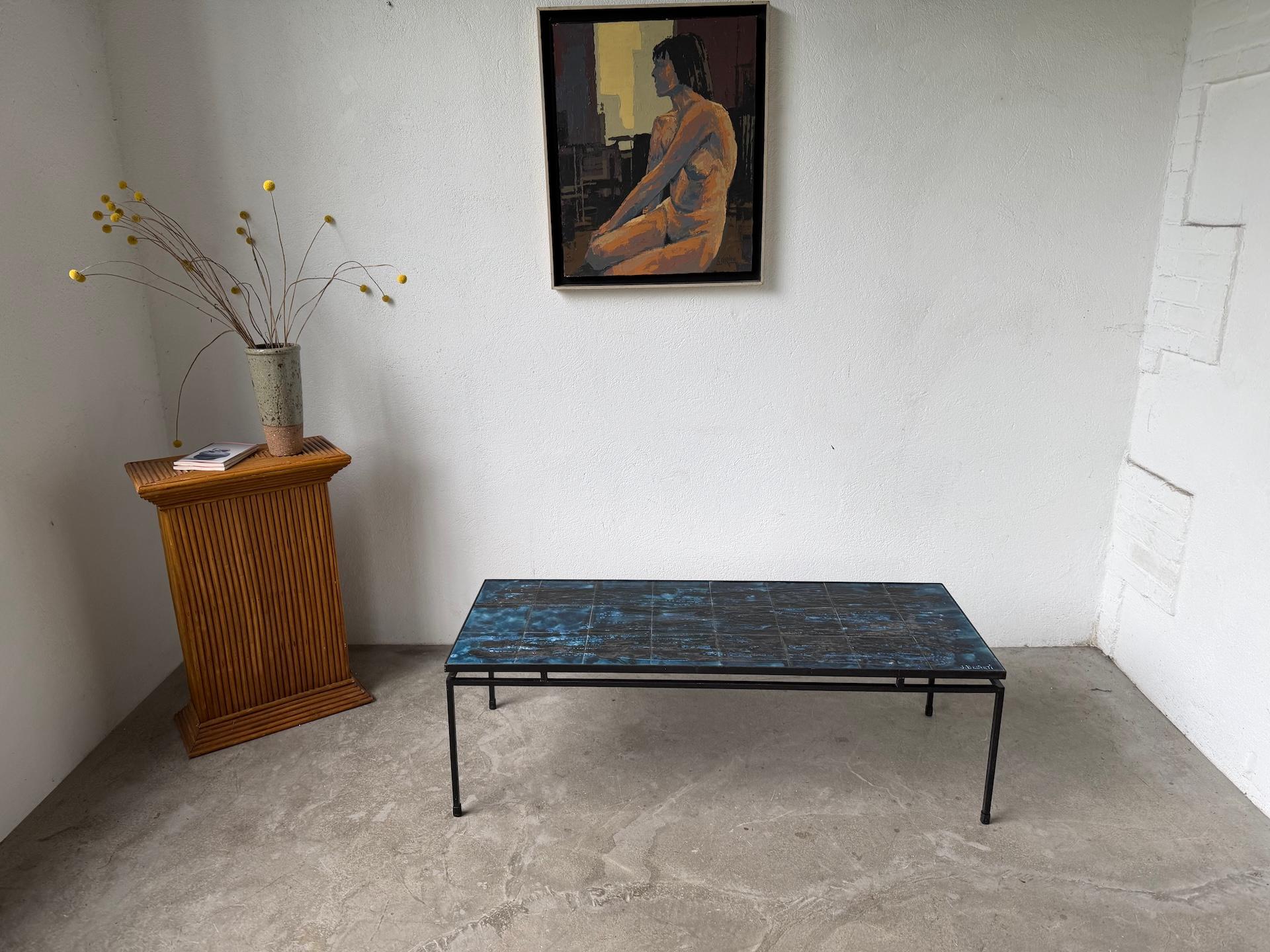 Mid-Century Modern Table basse en métal et céramique, signée J. Belarti, circa 1970