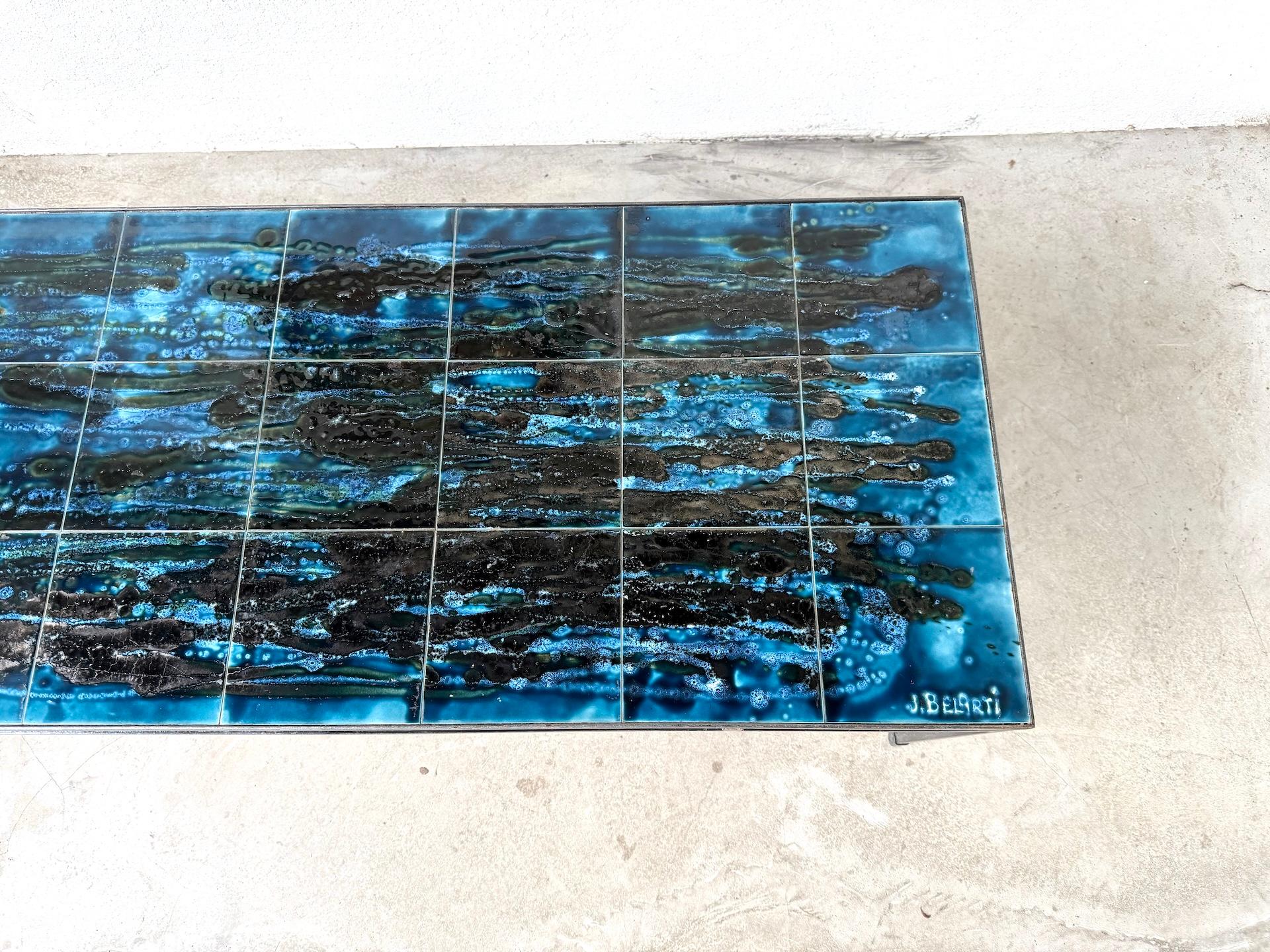 Fin du 20e siècle Table basse en métal et céramique, signée J. Belarti, circa 1970
