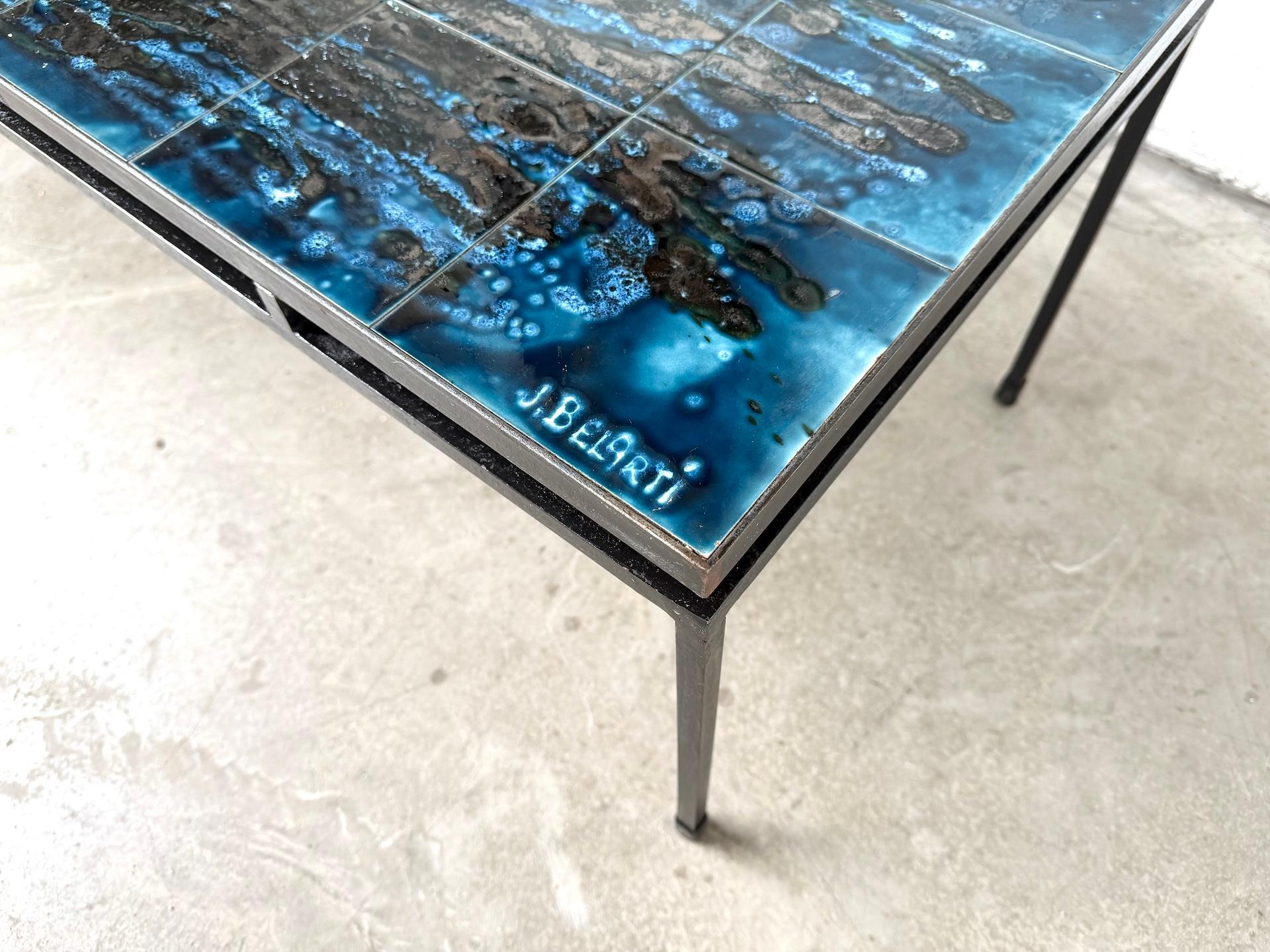 Table basse en métal et céramique, signée J. Belarti, circa 1970 1