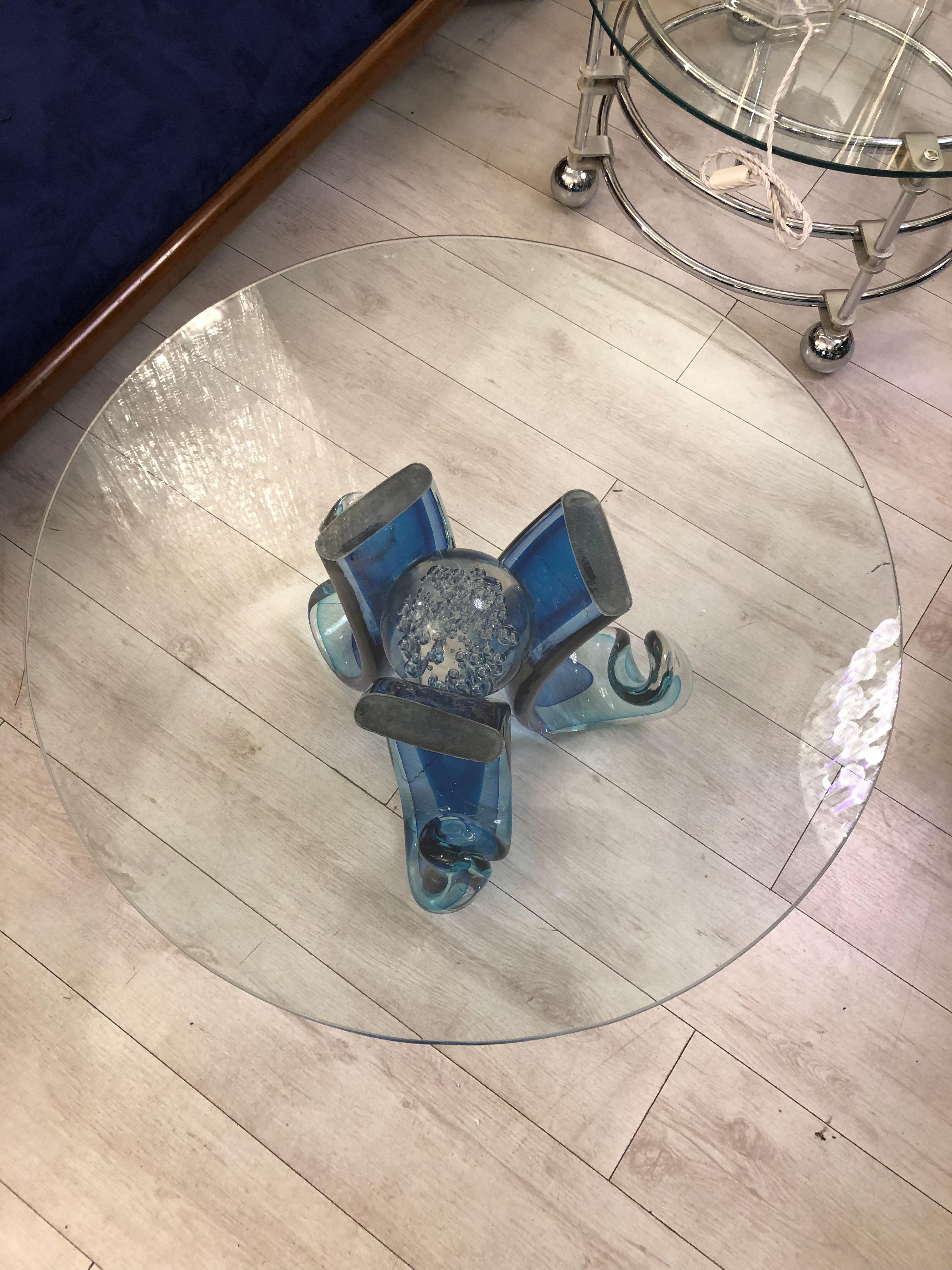 Coffee table in Murano glass.

D 80 x H 46  cm 


