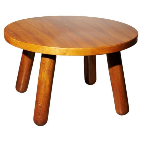 Table basse en bois de noyer et orme teinté par Otto Faerge en vente