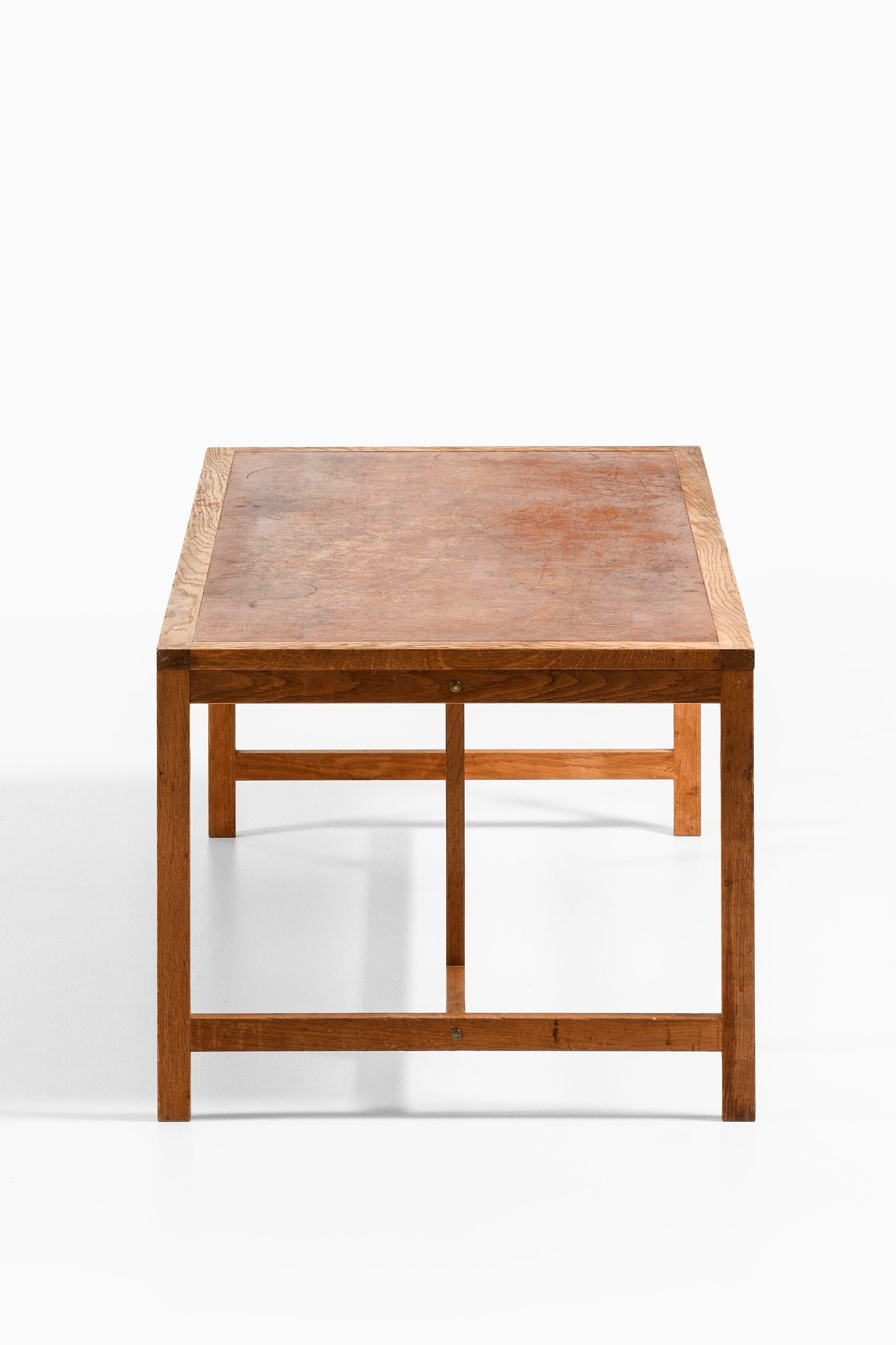 Danish Coffee Table in Oak and Leather by Peter Hjorth & Arne Karlsen For Sale