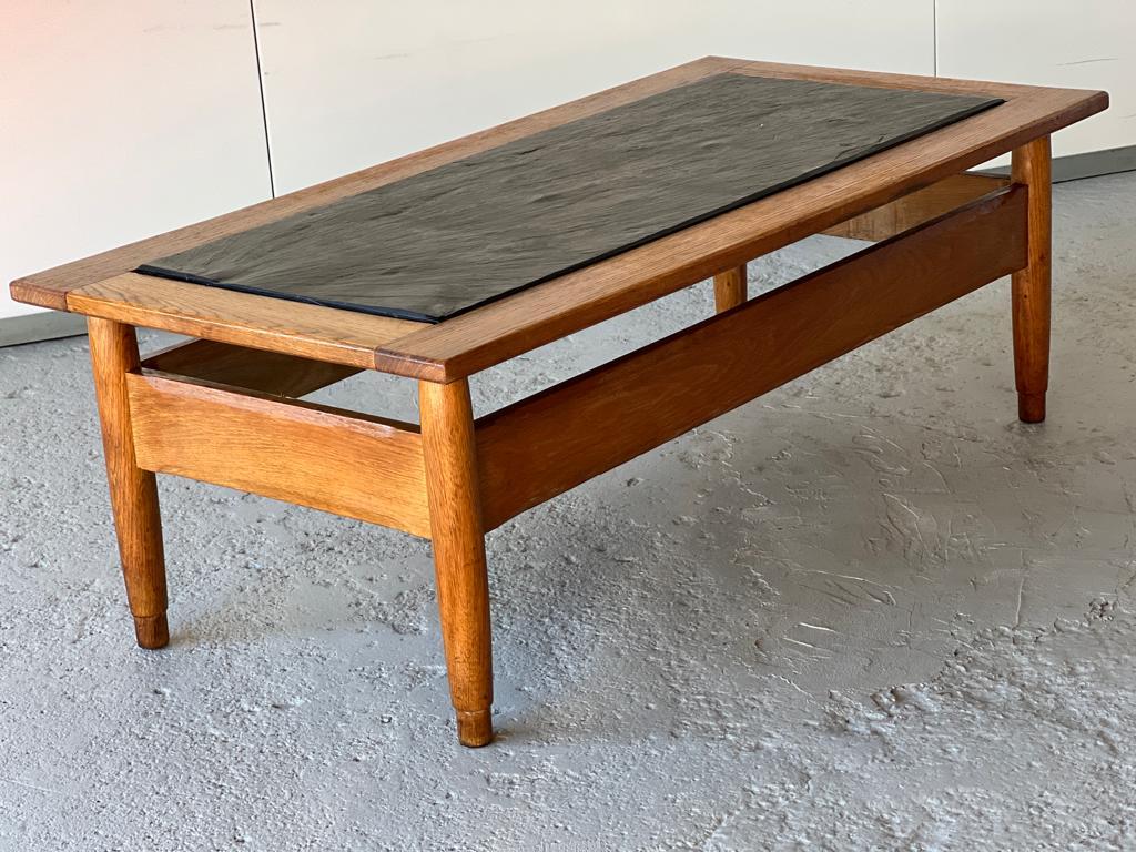 Guillerme et Chambron 1960 coffee table in oak and slate.
Good condition 
No cracks on the slate. 