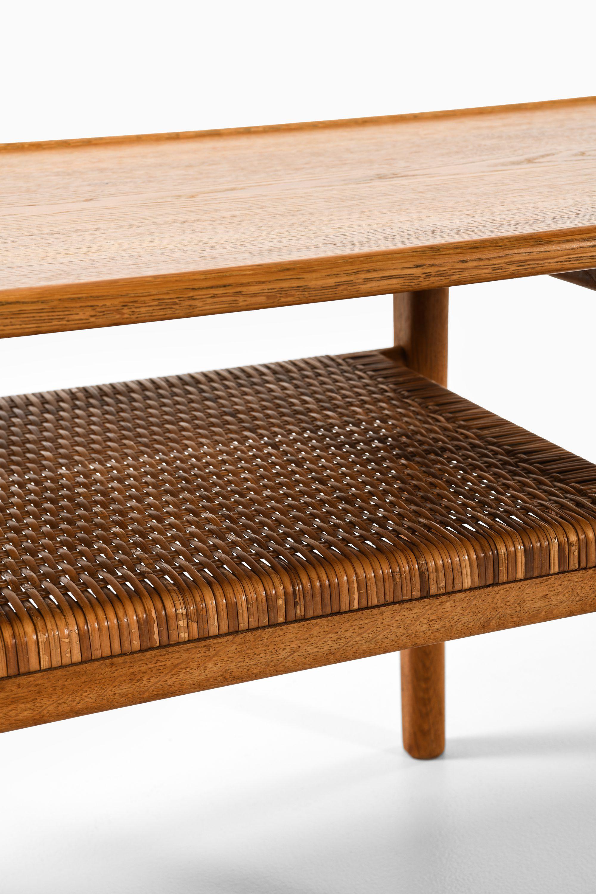 Mesa de centro de roble y caña tejida de Hans Wegner, años 50 Tejido en venta