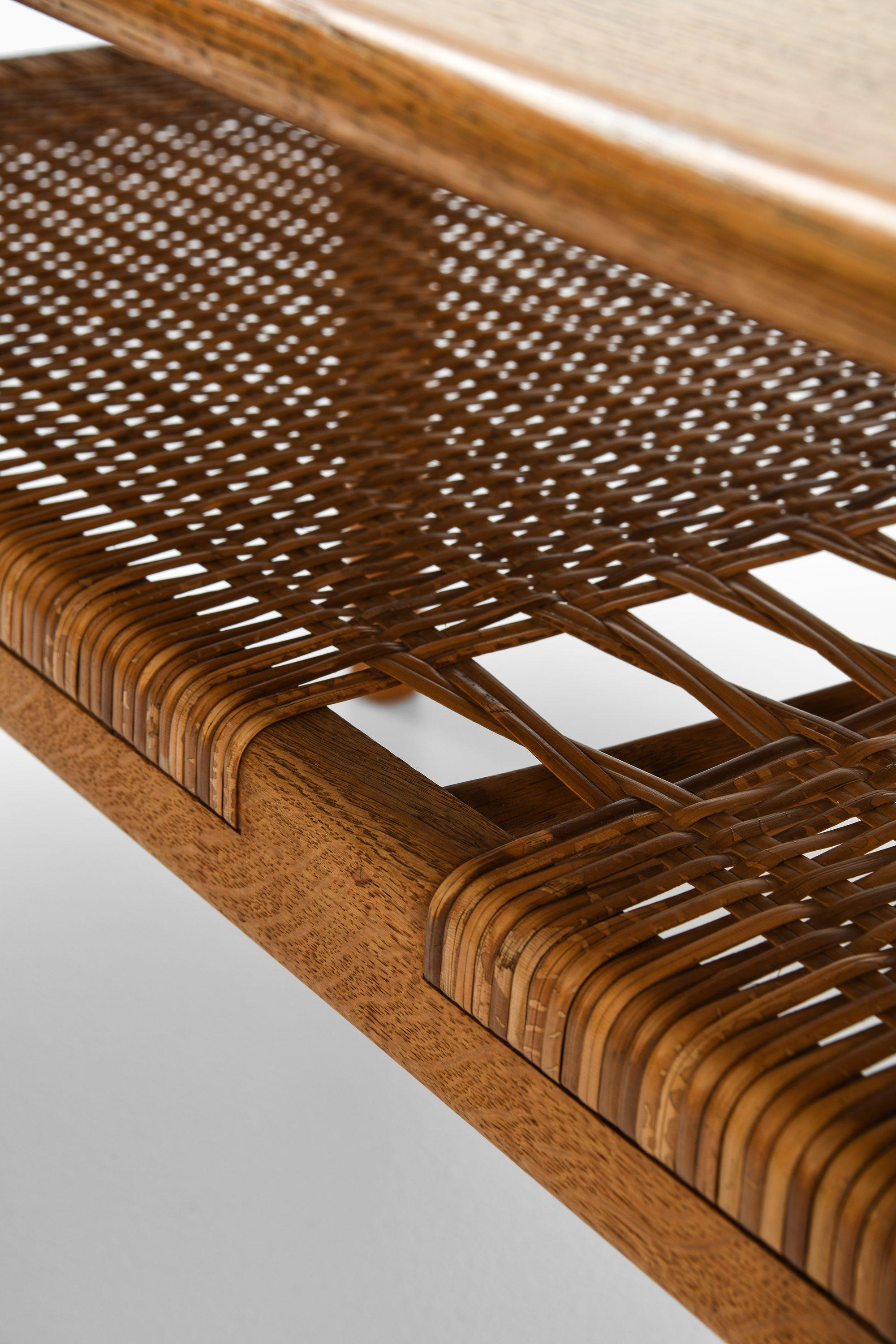 Mesa de centro de roble y caña tejida de Hans Wegner, años 50 en Bueno estado para la venta en Limhamn, Skåne län