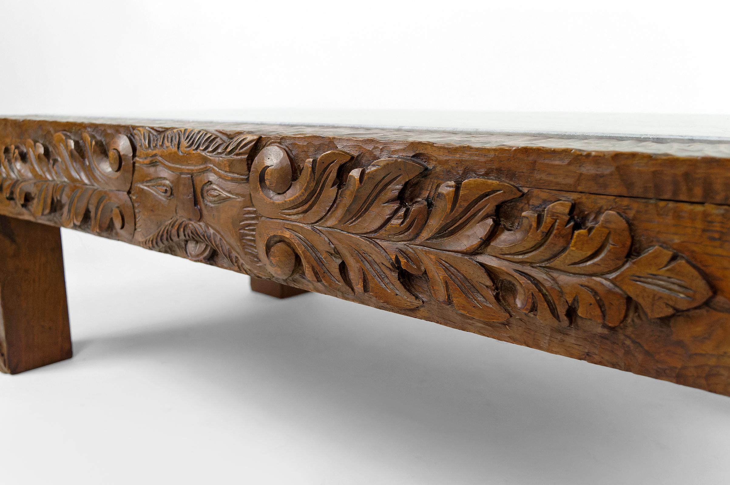 Coffee table in oak carved with faun heads and marble top, France, Circa 1940 For Sale 4
