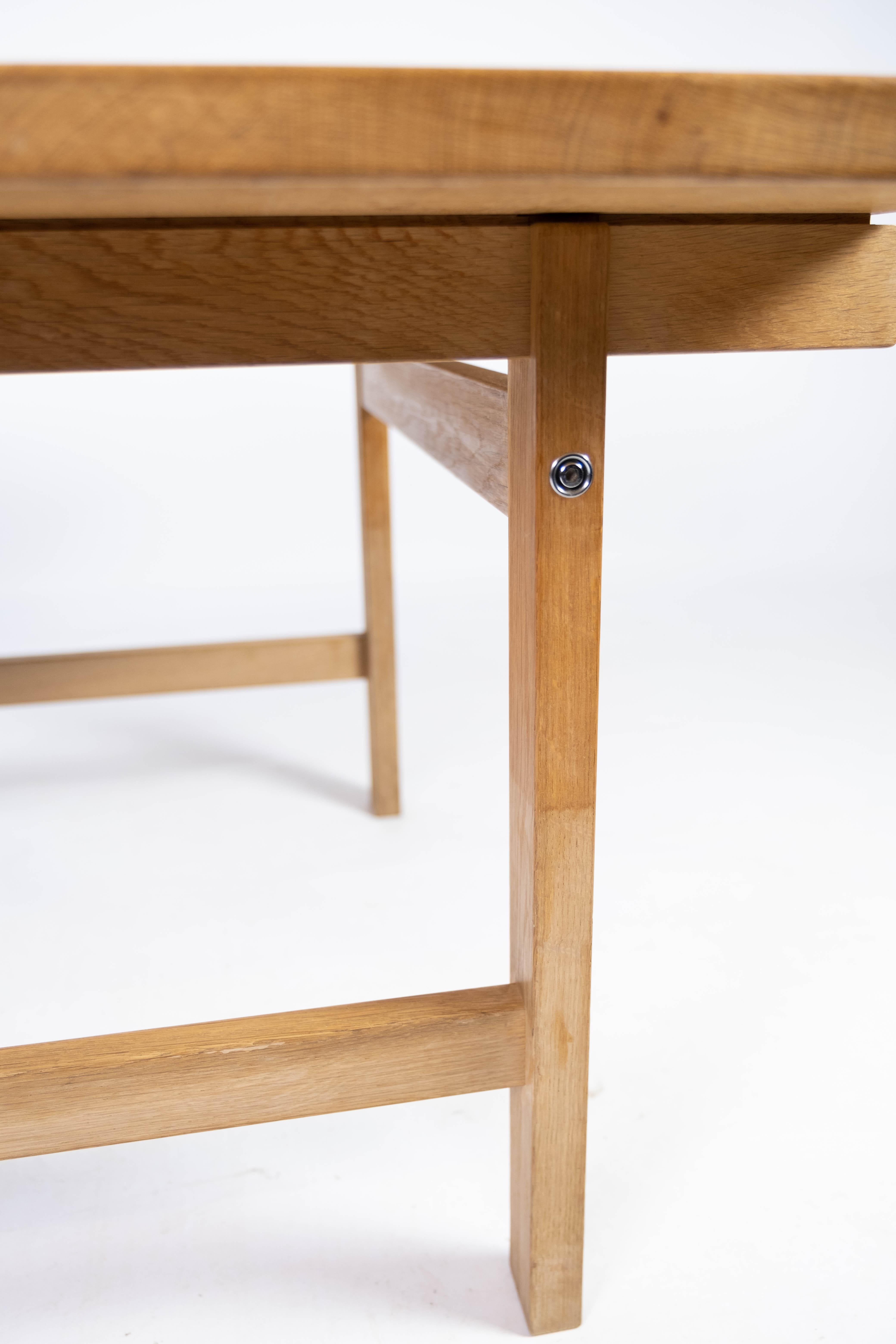 Couchtisch aus Eiche, entworfen von Hans J. Wegner aus den 1960er Jahren (Moderne der Mitte des Jahrhunderts) im Angebot