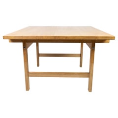 Couchtisch aus Eiche, entworfen von Hans J. Wegner aus den 1960er Jahren