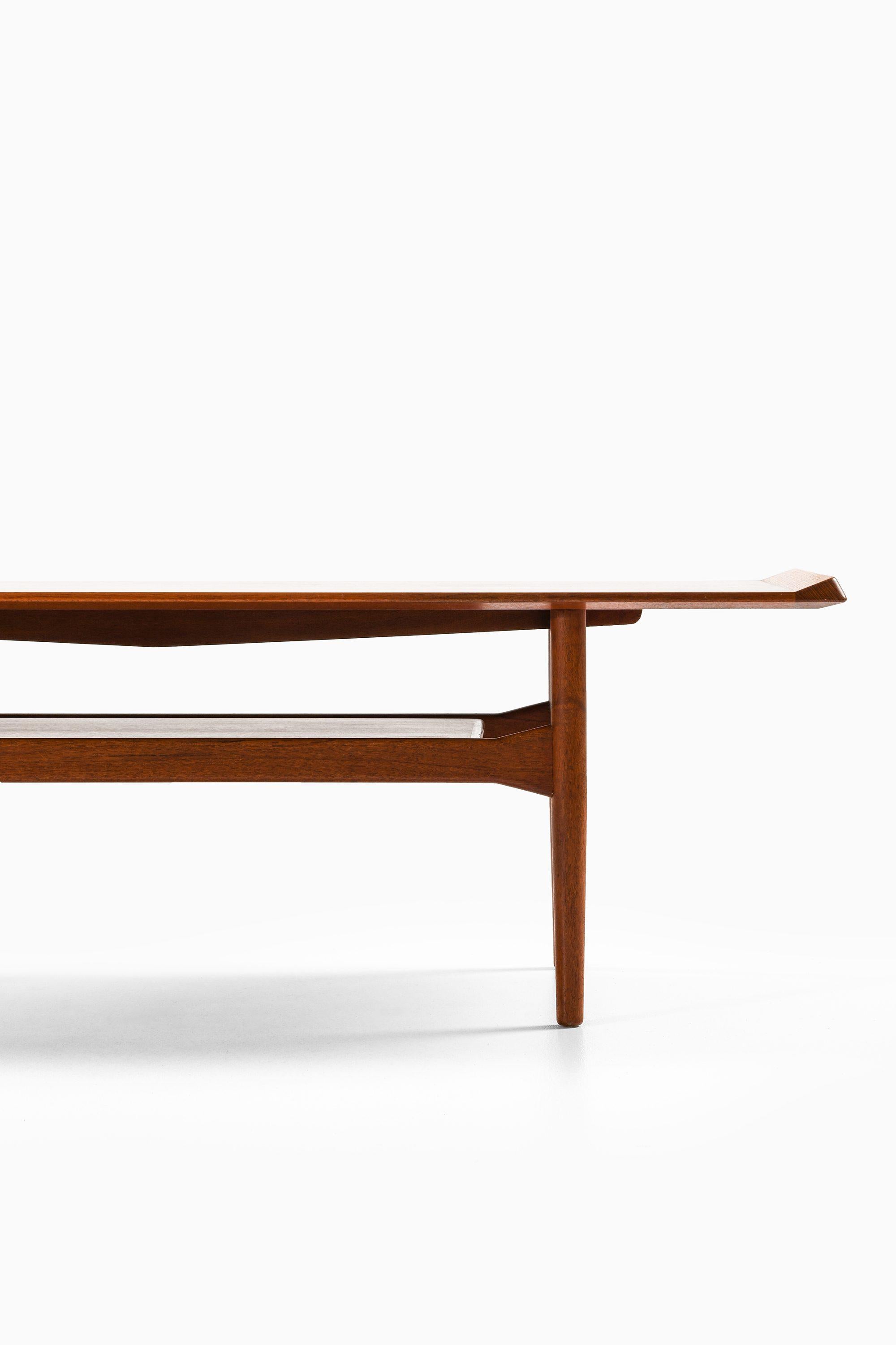 Danish Coffee Table in Rosewood and Teak by Ib Kofod-Larsen, 1950's For Sale