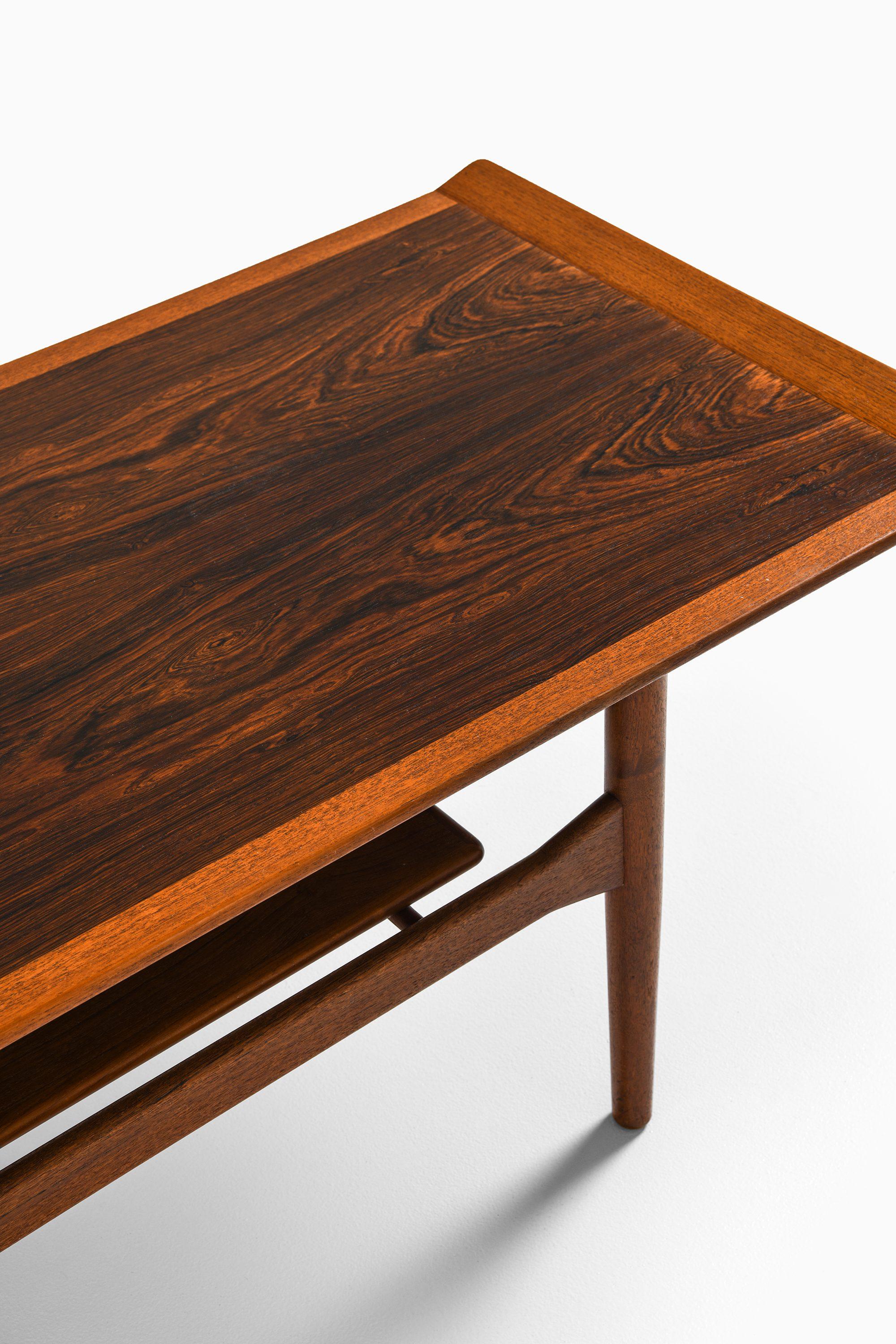 Coffee Table in Rosewood and Teak by Ib Kofod-Larsen, 1950's In Good Condition For Sale In Limhamn, Skåne län