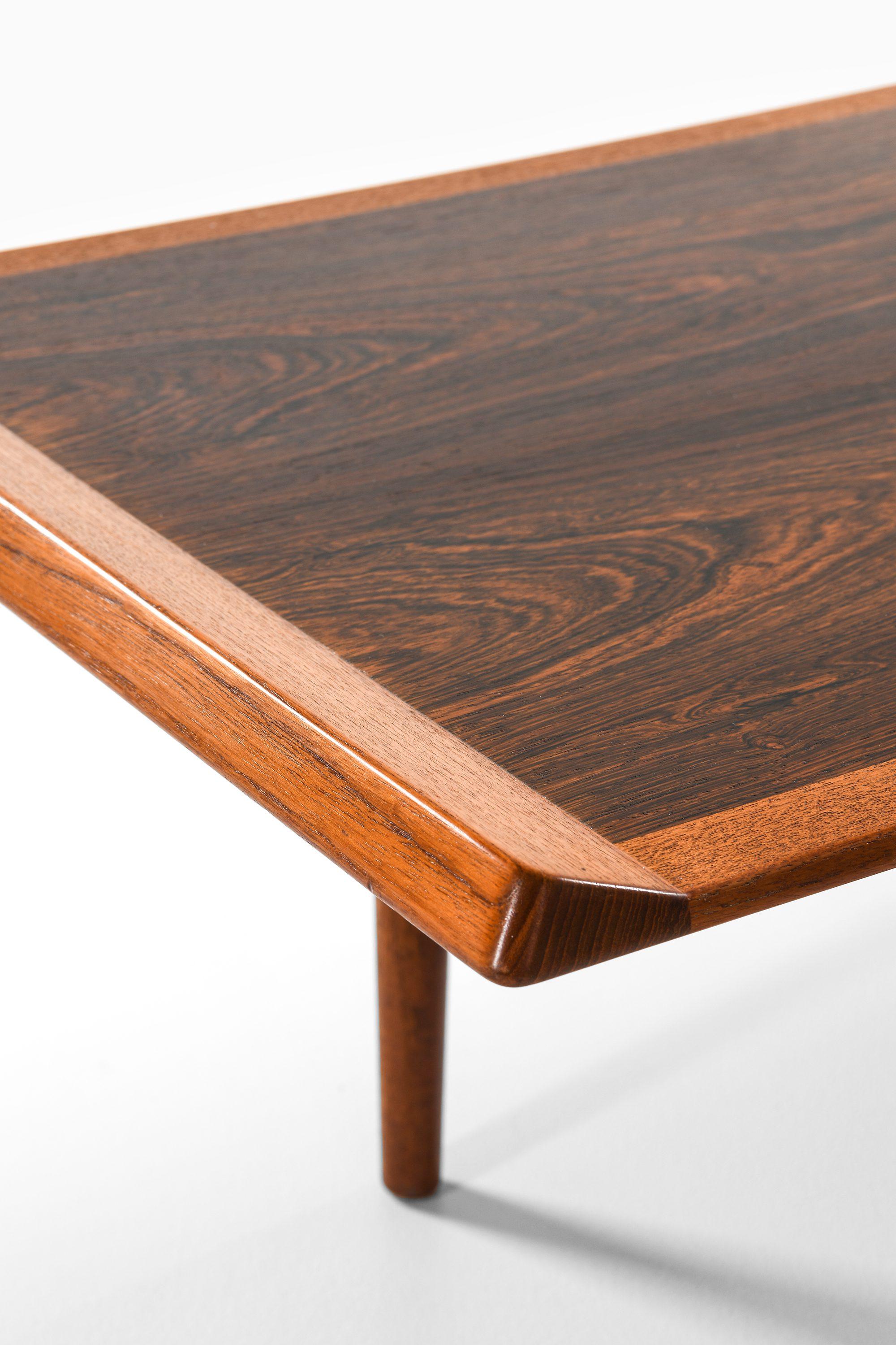 Coffee Table in Rosewood and Teak by Ib Kofod-Larsen, 1950's For Sale 1
