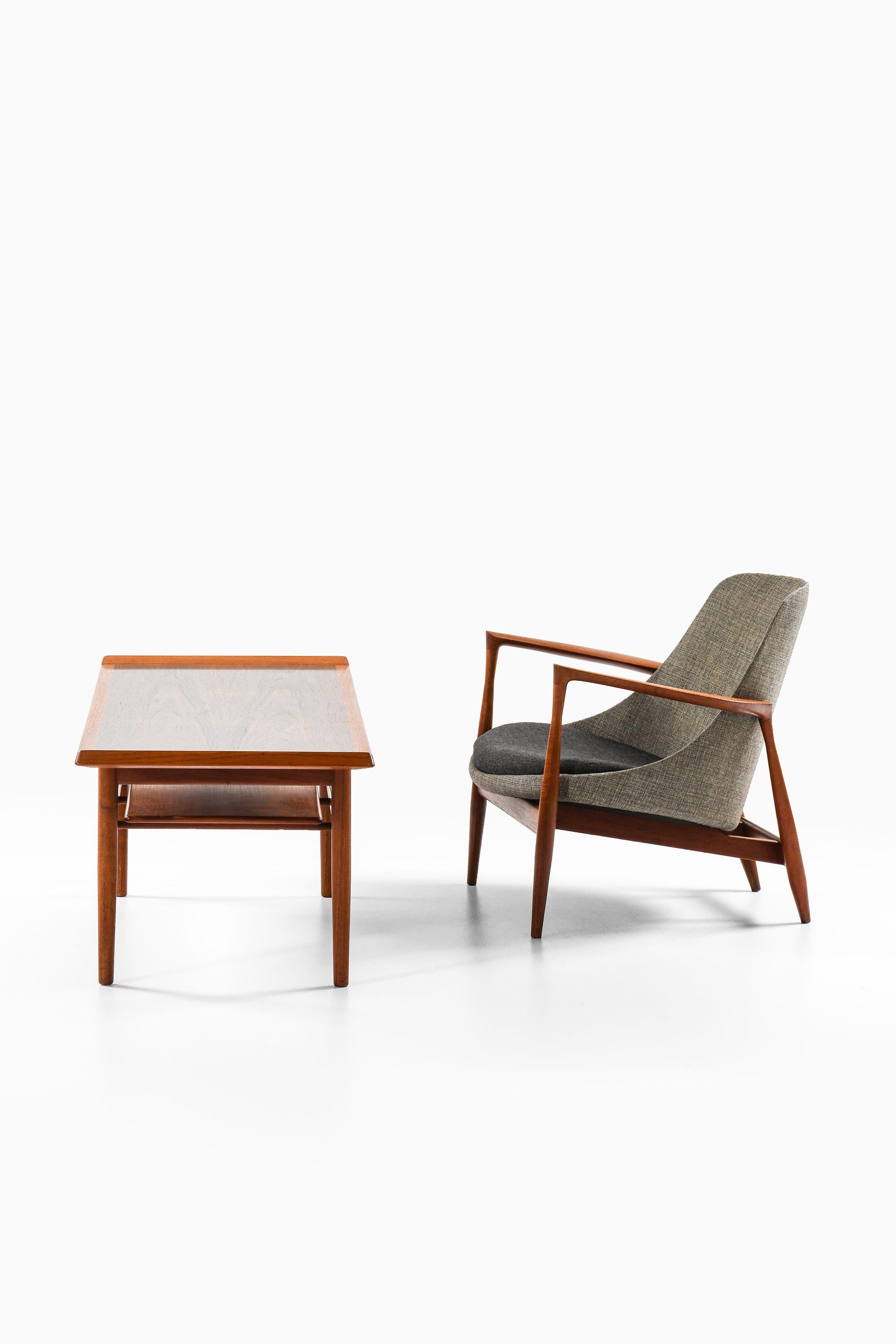 Coffee Table in Rosewood and Teak by Ib Kofod-Larsen, 1950's For Sale 2