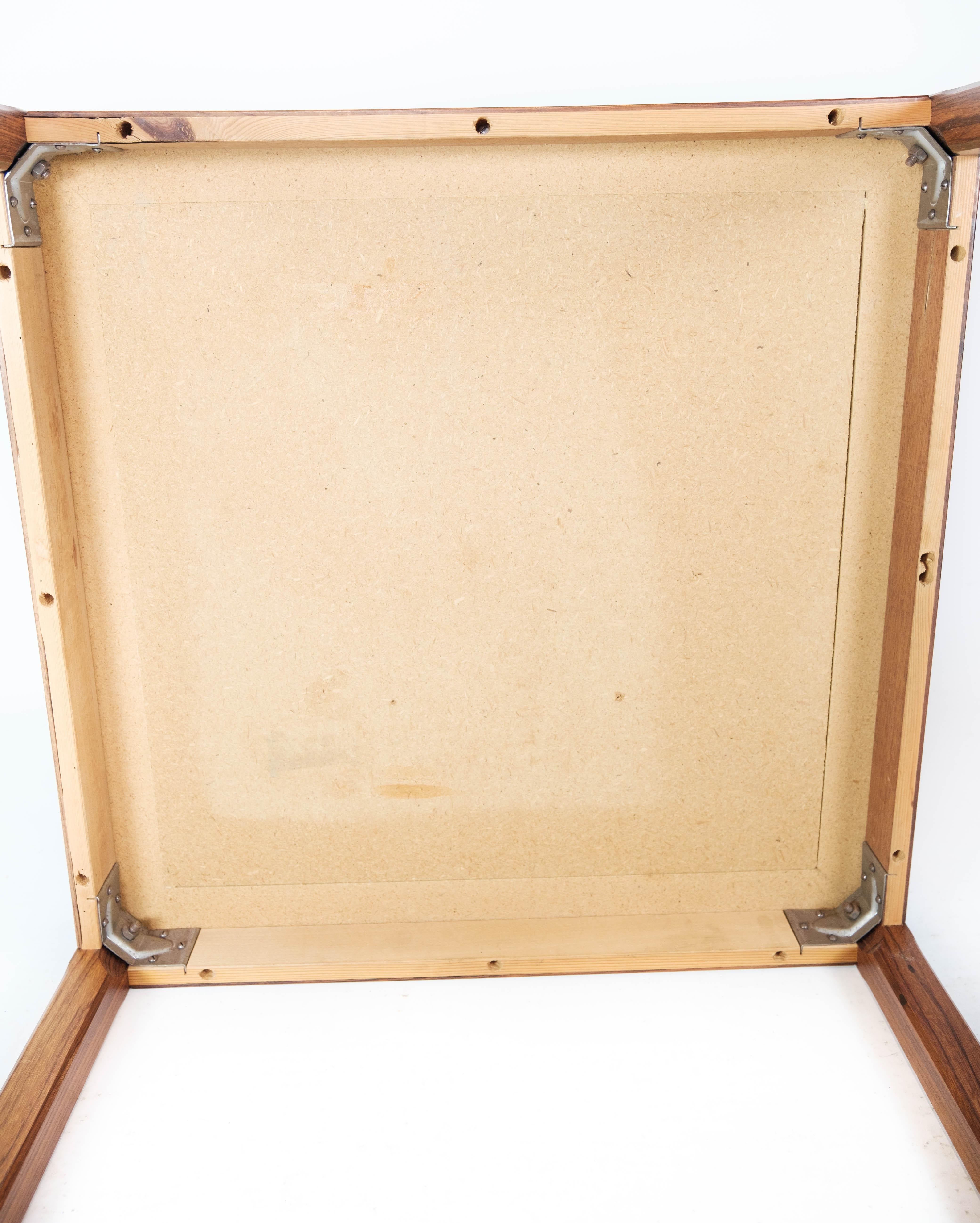 Table basse fabriquée en bois de rose avec des carreaux dans le plateau de la table des années 1960 en vente 7