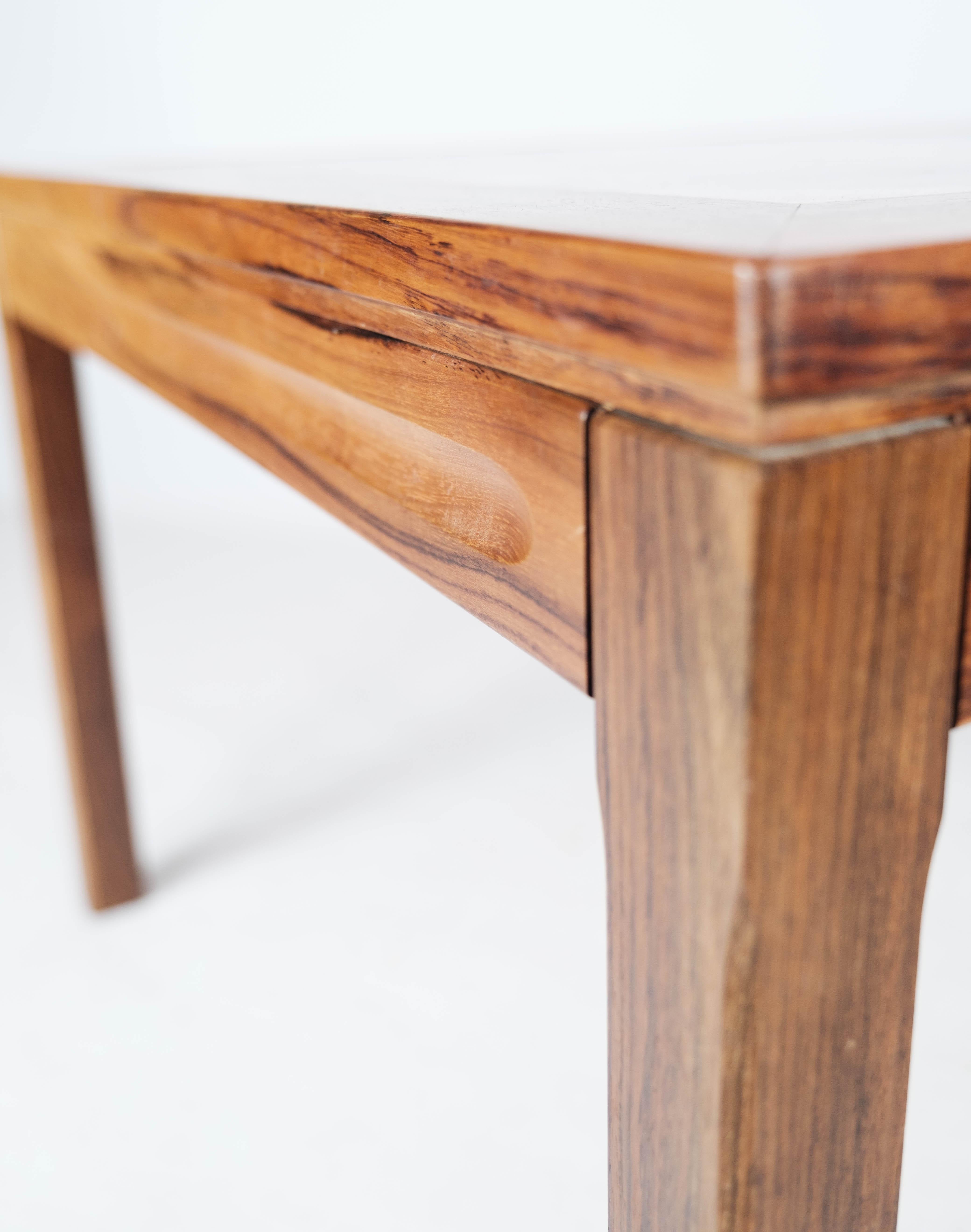Table basse fabriquée en bois de rose avec des carreaux dans le plateau de la table des années 1960 en vente 1