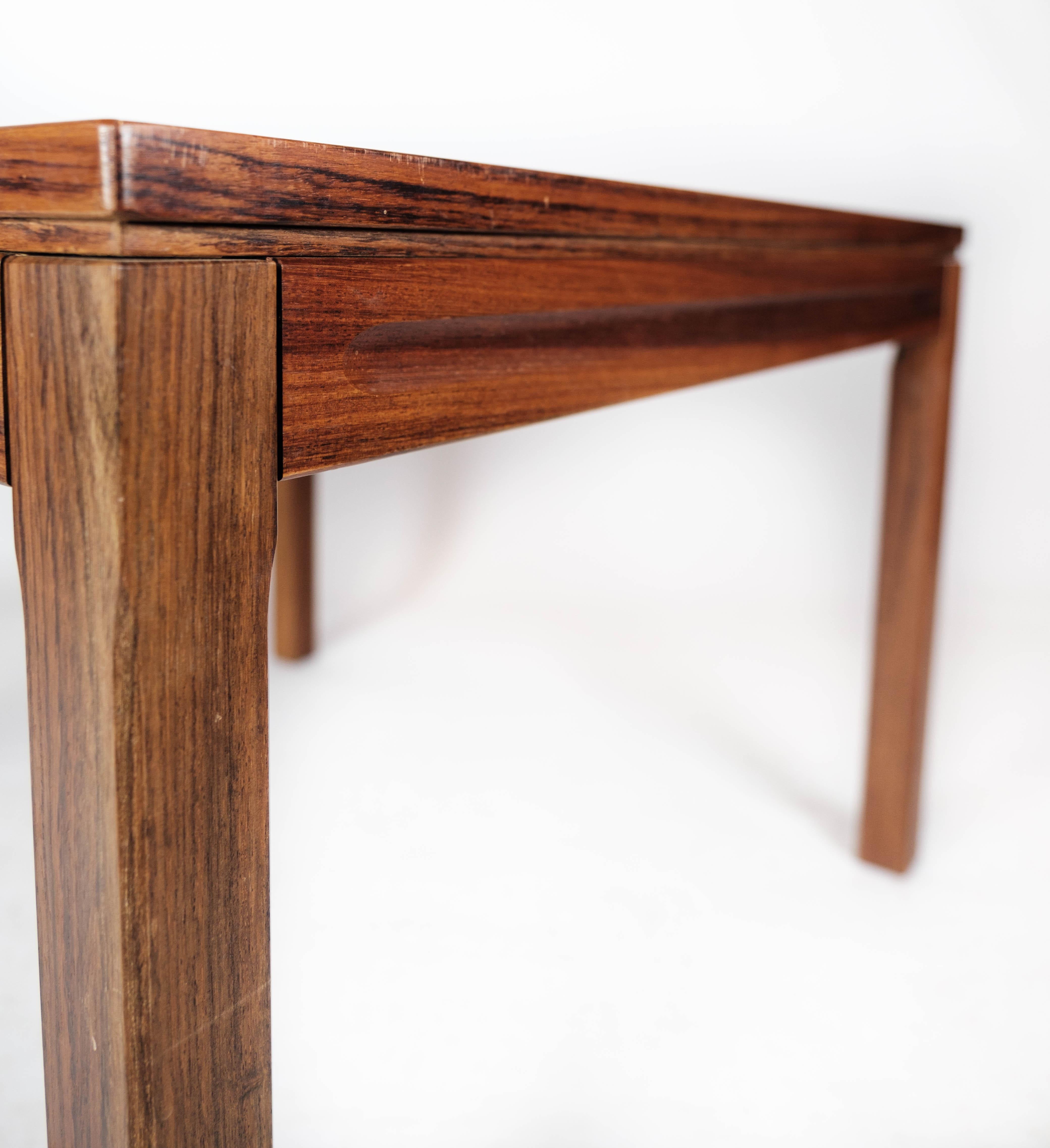 Table basse fabriquée en bois de rose avec des carreaux dans le plateau de la table des années 1960 en vente 2