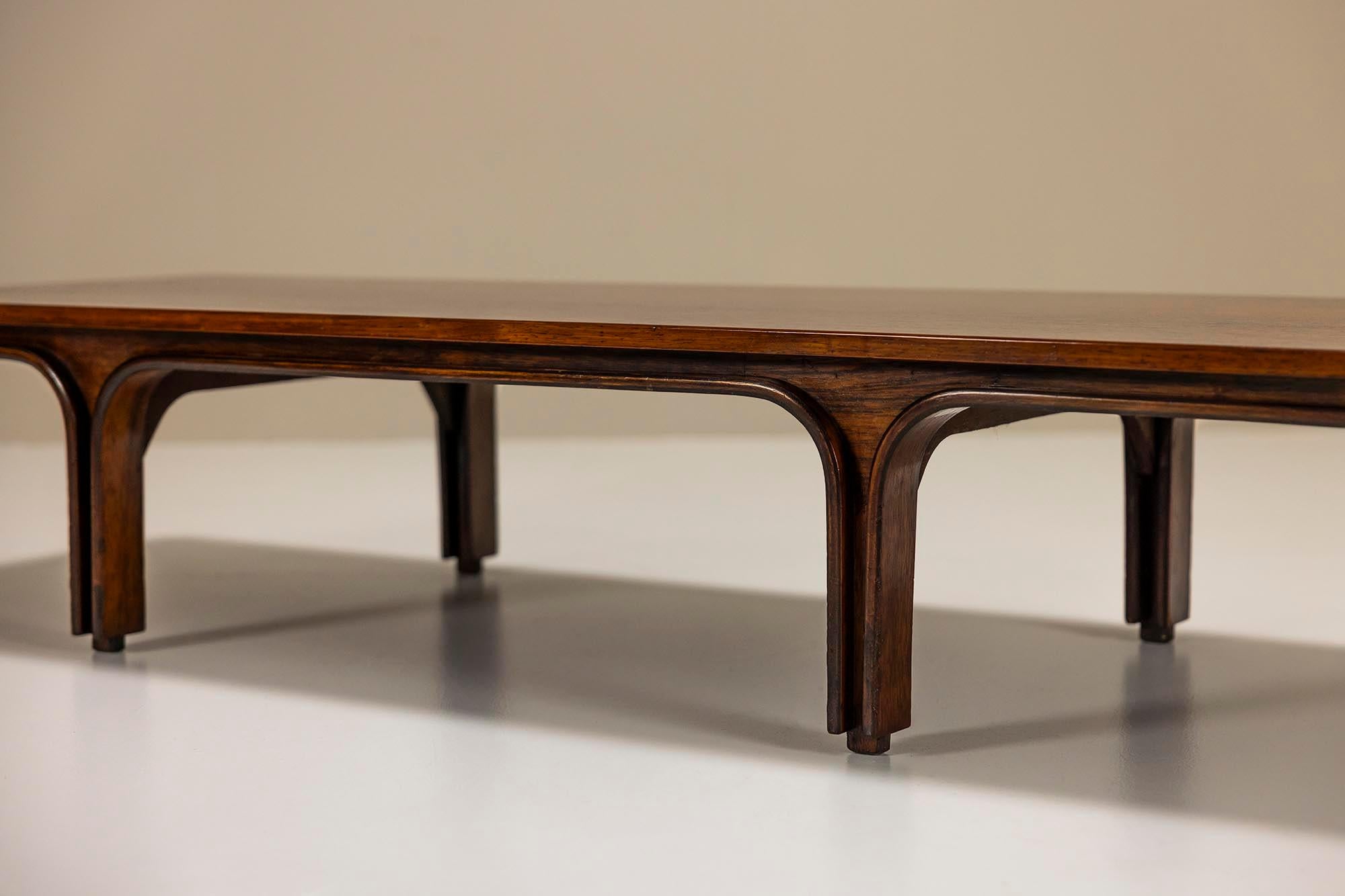Coffee table in rosewood by Gianfranco Frattini for Bernini, Italy 1960s In Good Condition In Hellouw, NL