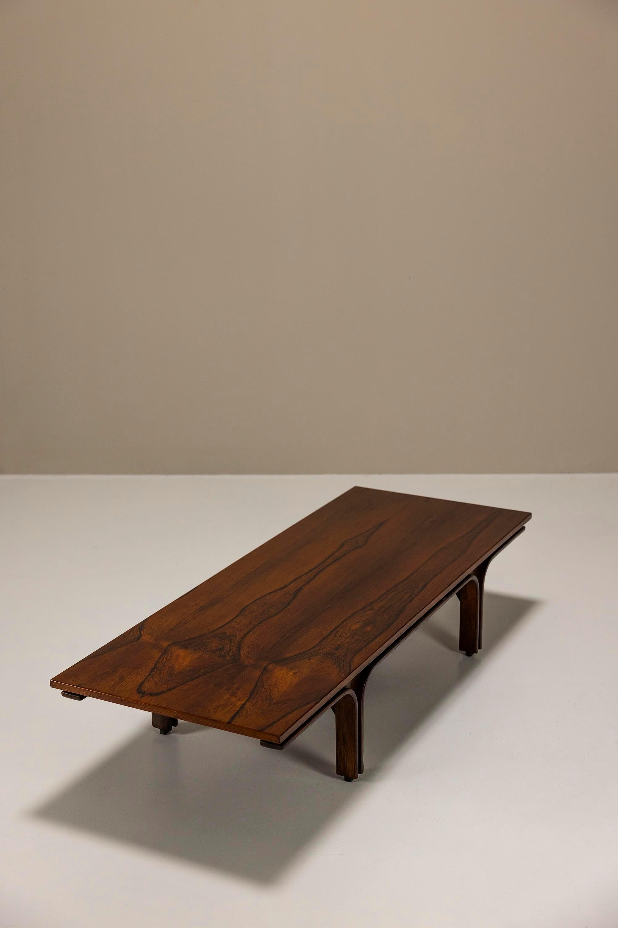 Rosewood Coffee table in rosewood by Gianfranco Frattini for Bernini, Italy 1960s