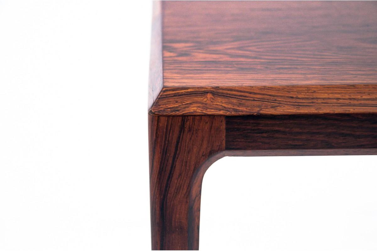 A rosewood coffee table designed by Johannes Andersen for Silkeborg Mobler in the 1970s.

Table in very good condition, after professional renovation. Measures: height 50cm, width 60cm, depth 35cm.