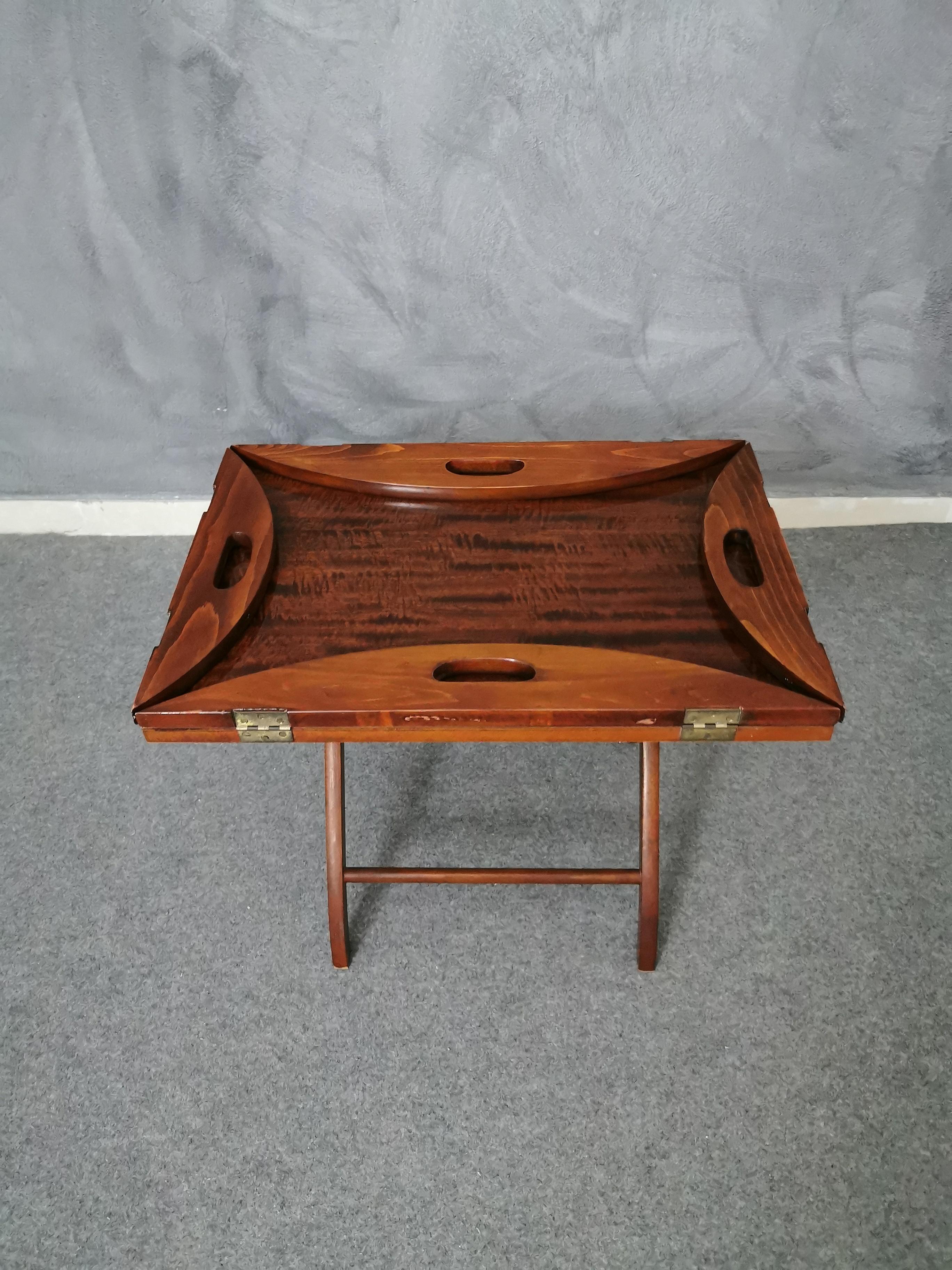 Wood coffee table by Svend Langkilde for Langkilde Mobler with pull-out top and sides and open and close feet. Scandinavian style from the 1950s.