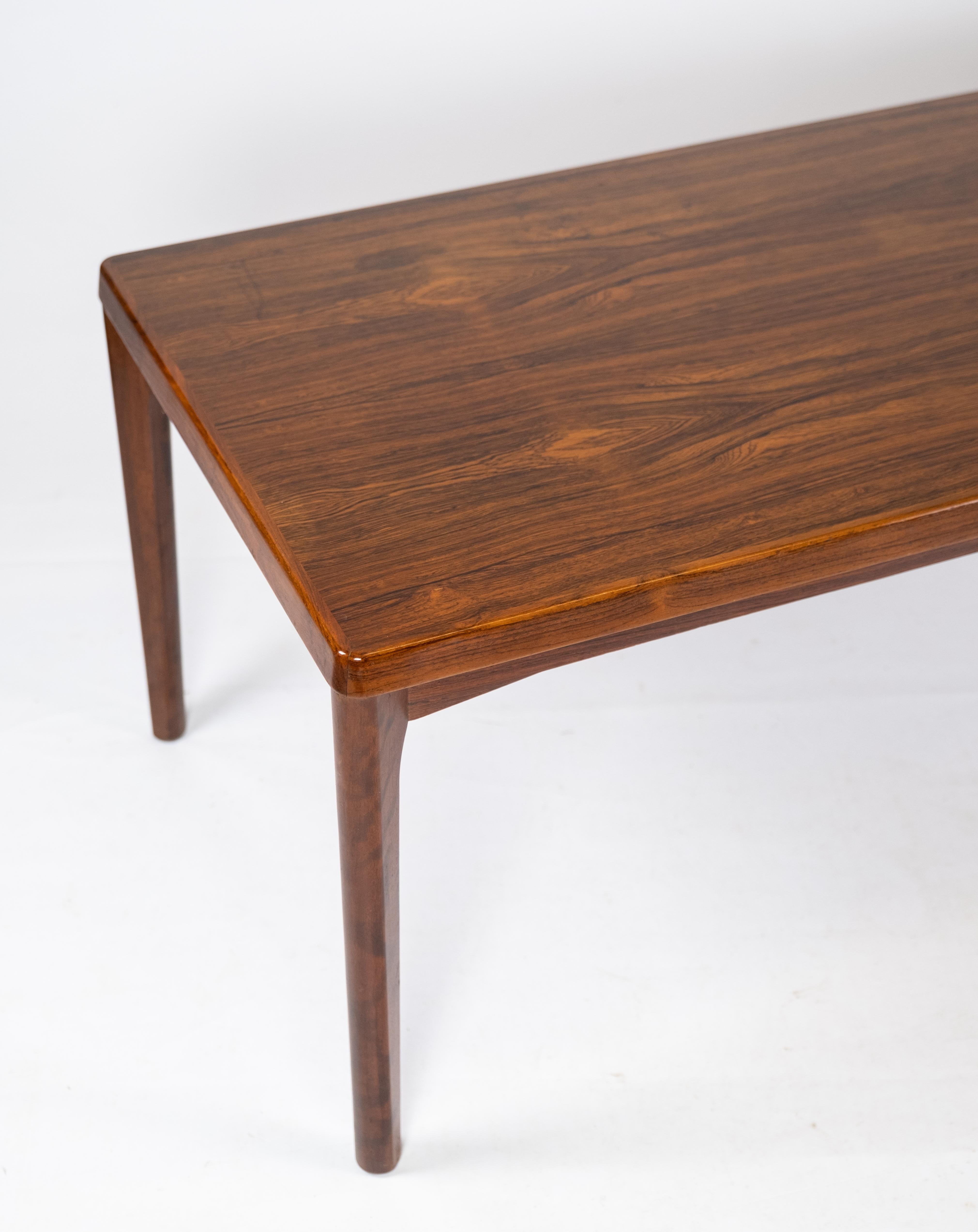 This coffee table, crafted from luxurious rosewood, represents the epitome of Danish design excellence. Designed by the renowned Henning Kjærnulf and manufactured by Vejle Furniture Factory in the 1960s, it embodies the quintessential