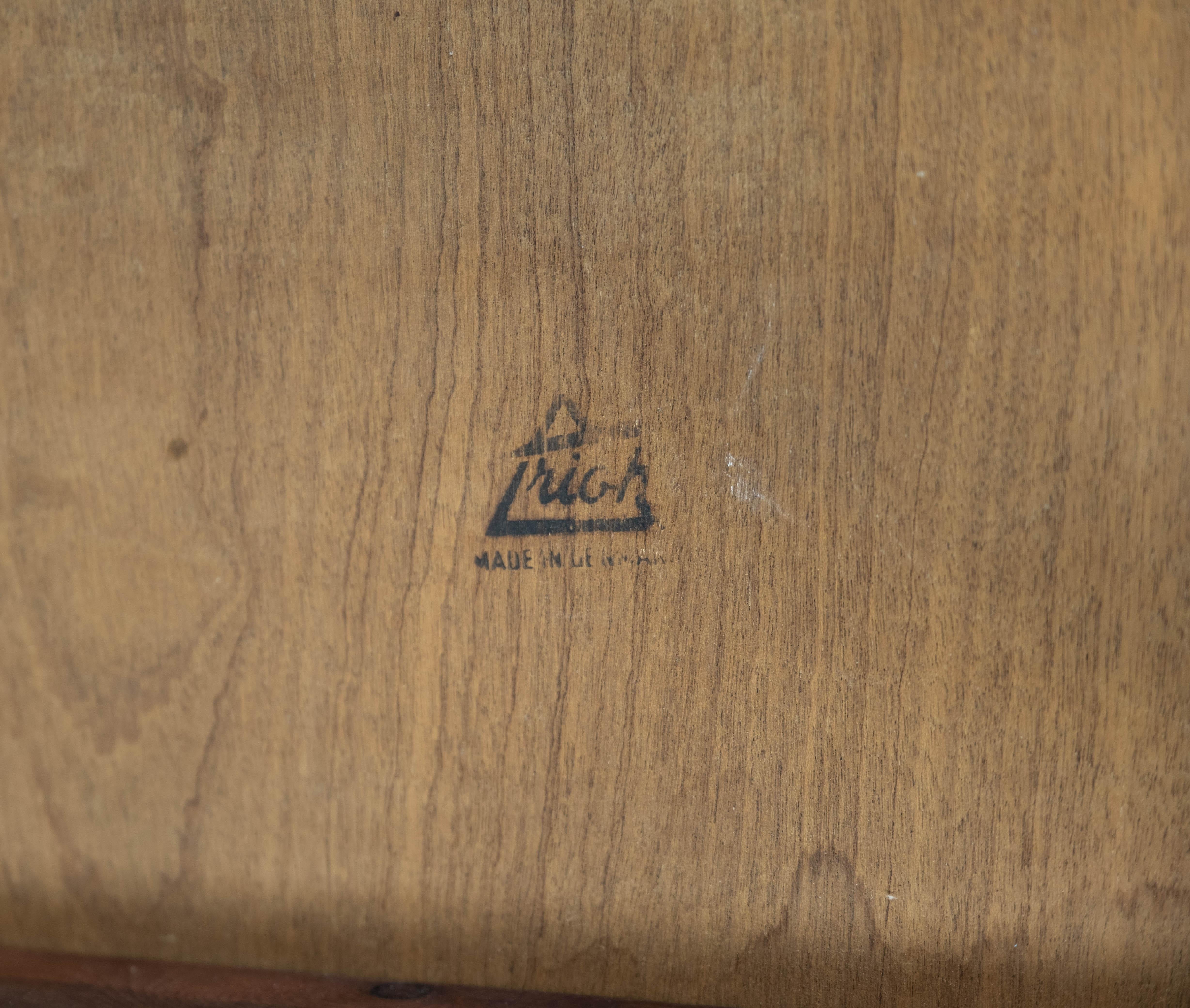 Table basse fabriquée en bois de rose par Trioh à partir des années 1960 en vente 10