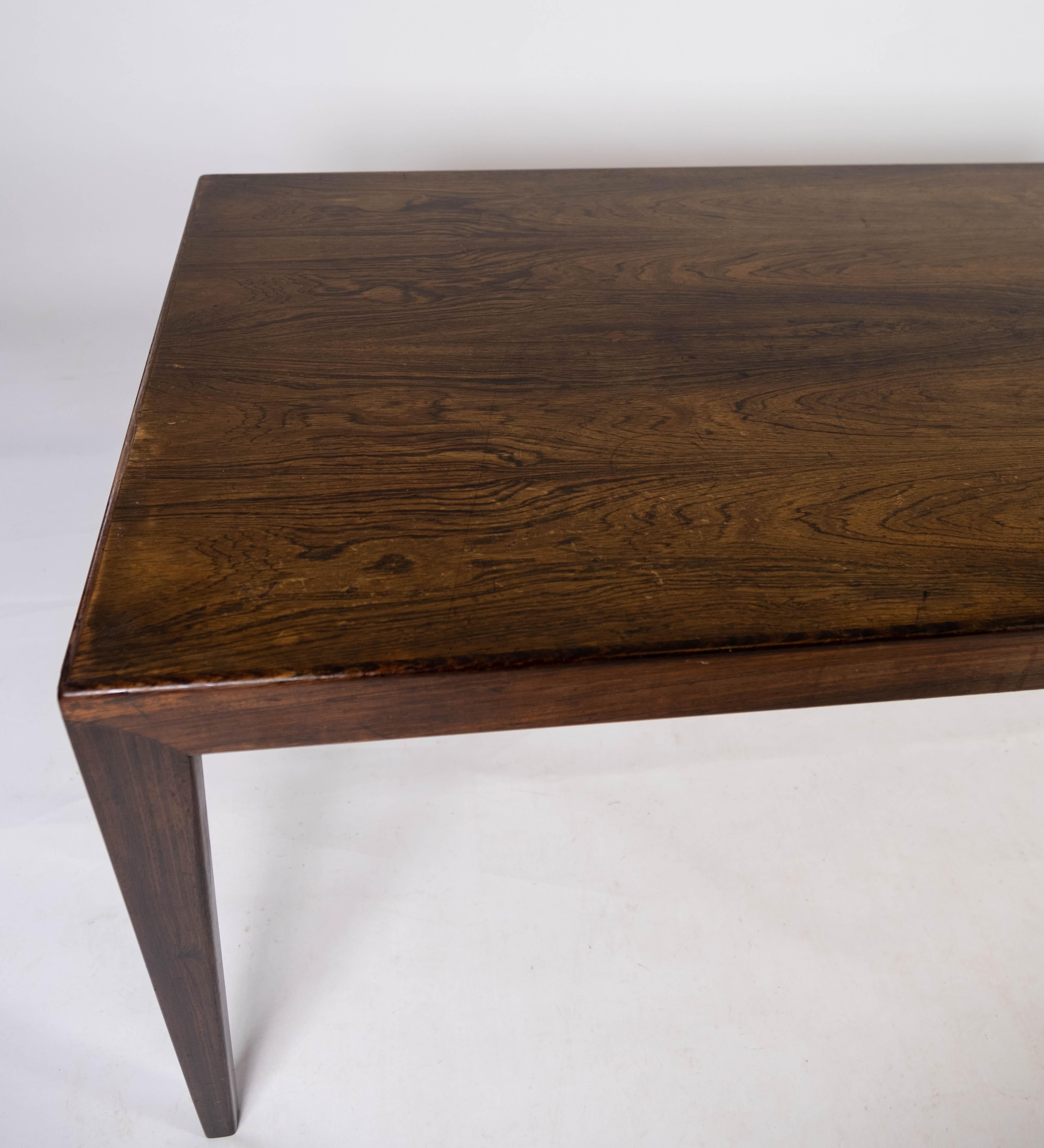 Coffee table in rosewood of Danish design from the 1960s. The table is in great vintage condition and with extensions. 

 