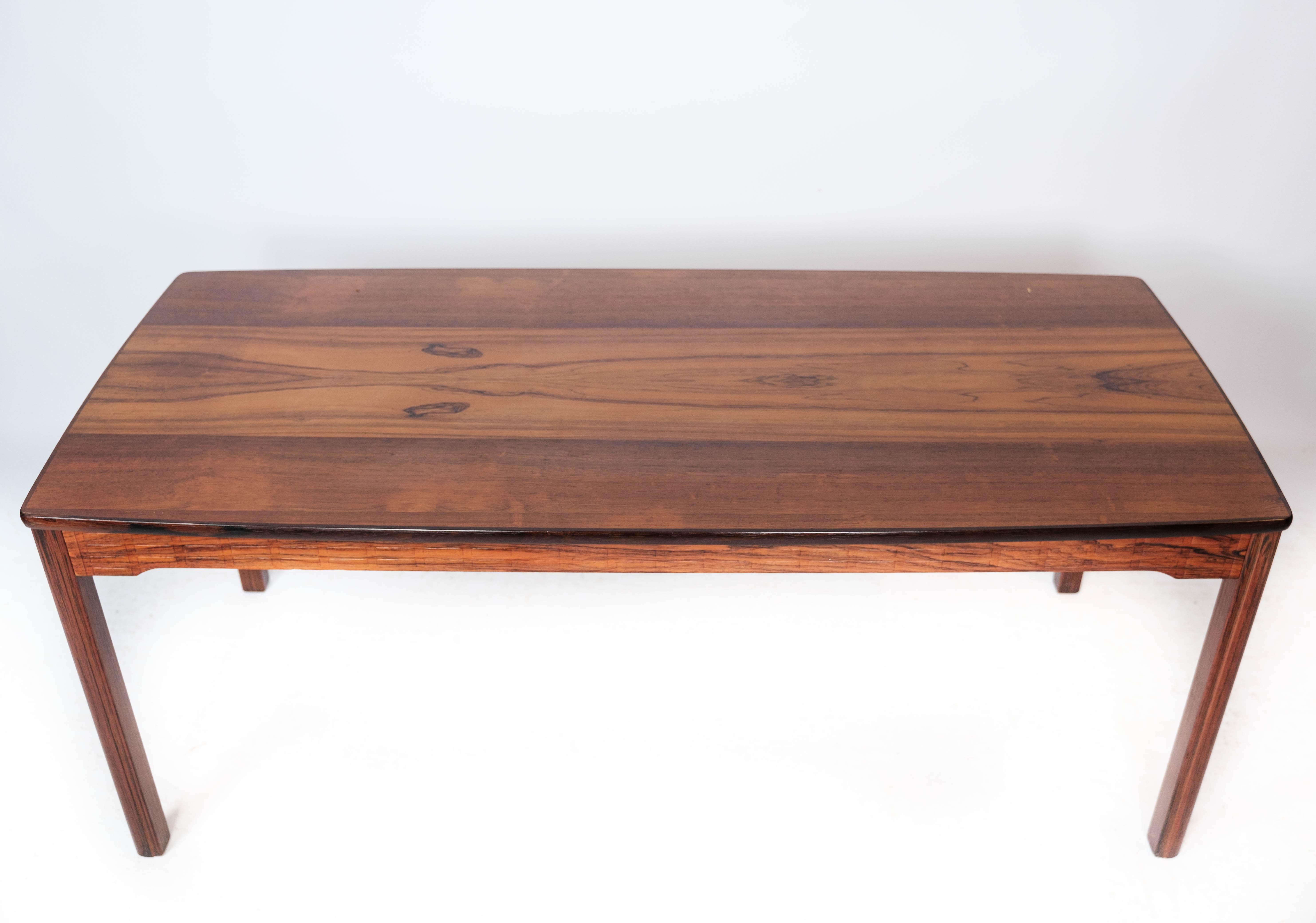 The coffee table crafted from rosewood and originating from the 1960s is a timeless piece of furniture that captures the essence of mid-century modern design.

Rosewood, prized for its rich hues and distinctive grain patterns, adds a touch of