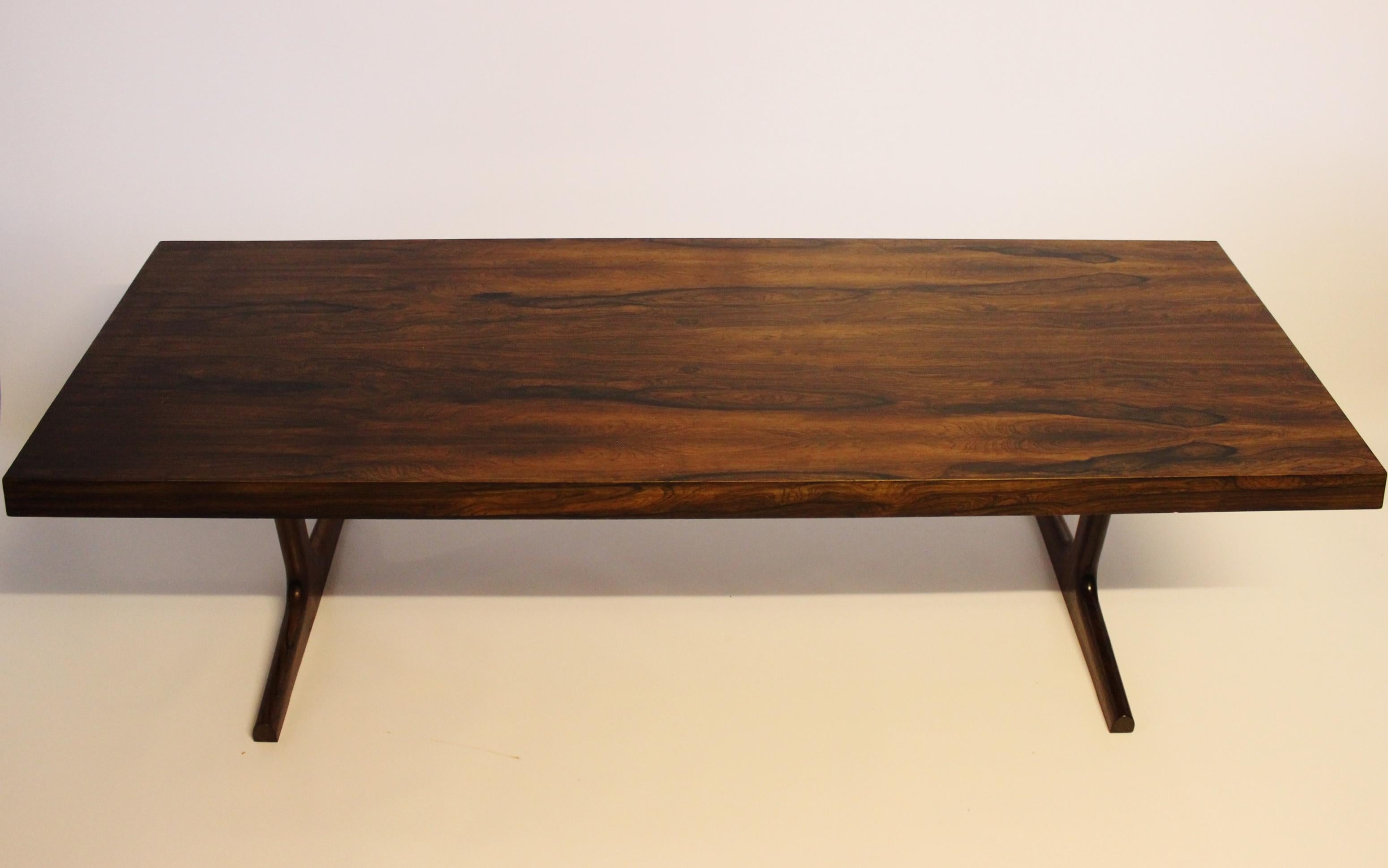 Danois Table basse en bois de rose, design danois des années 1960