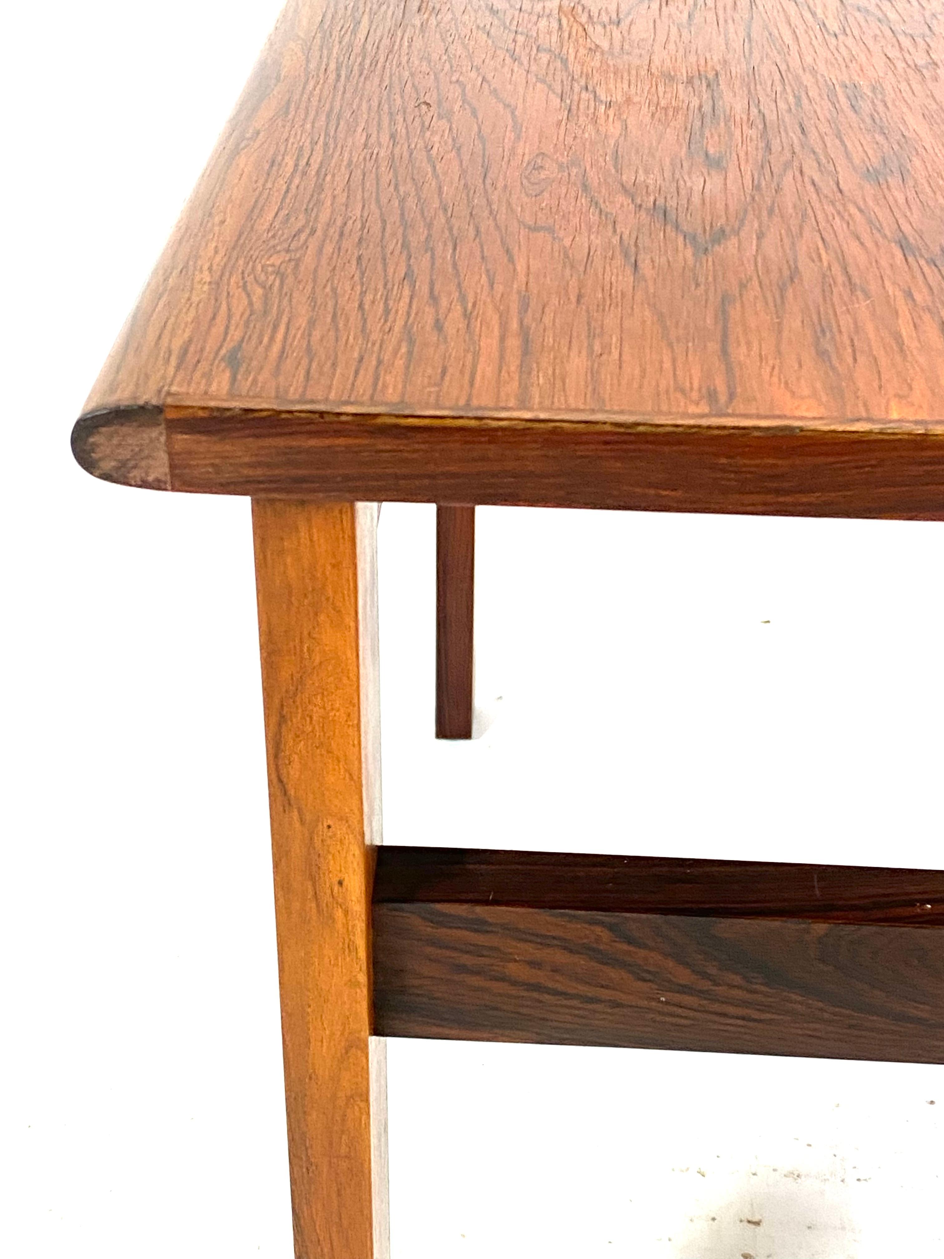 Milieu du XXe siècle Table basse en bois de rose de design danois des années 1960 en vente