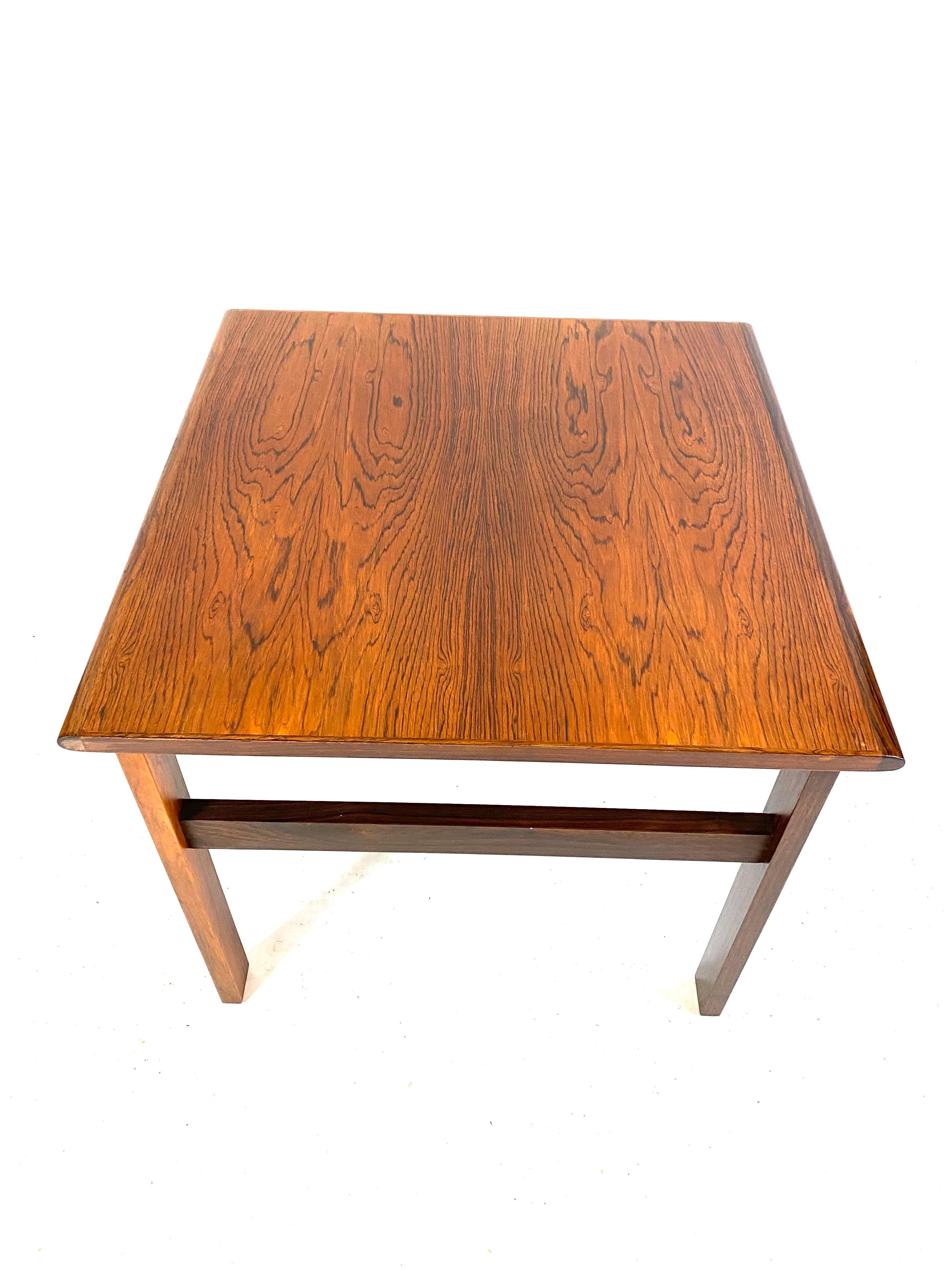 Bois de rose Table basse en bois de rose de design danois des années 1960 en vente