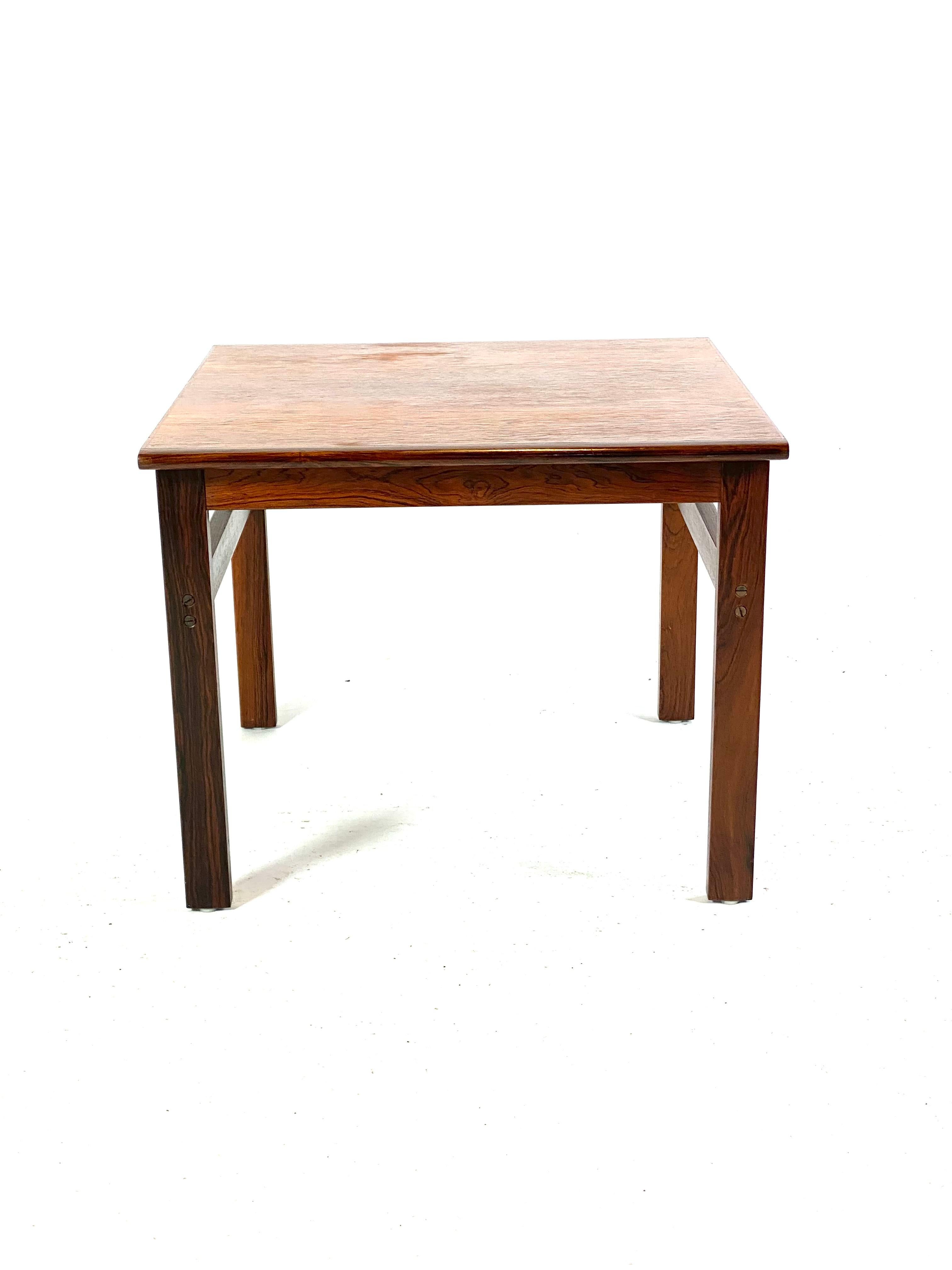 Table basse en bois de rose de design danois des années 1960 en vente 2