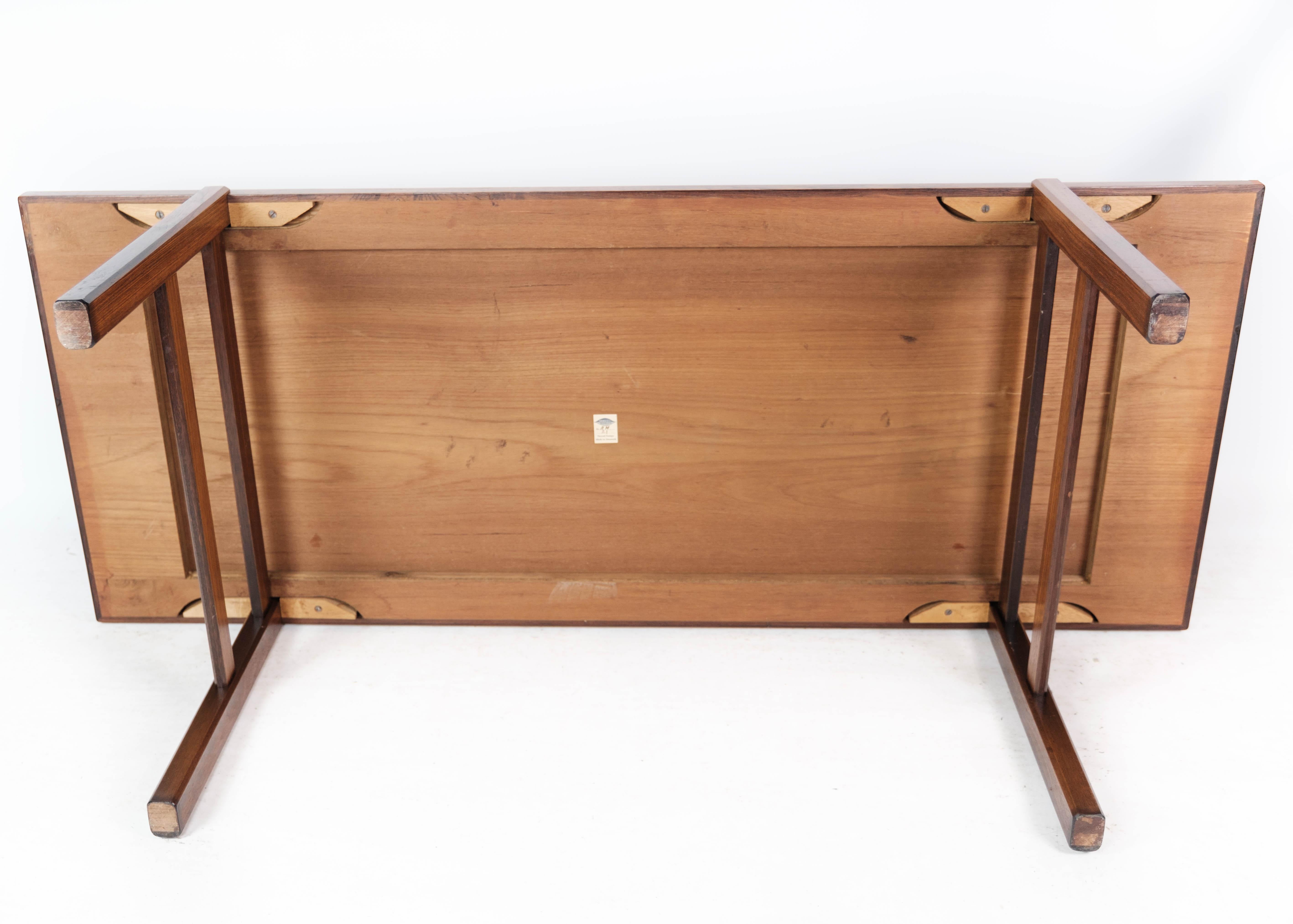 Table basse fabriquée en bois de rose avec carreaux bleus par Arrebo des années 1960 en vente 6