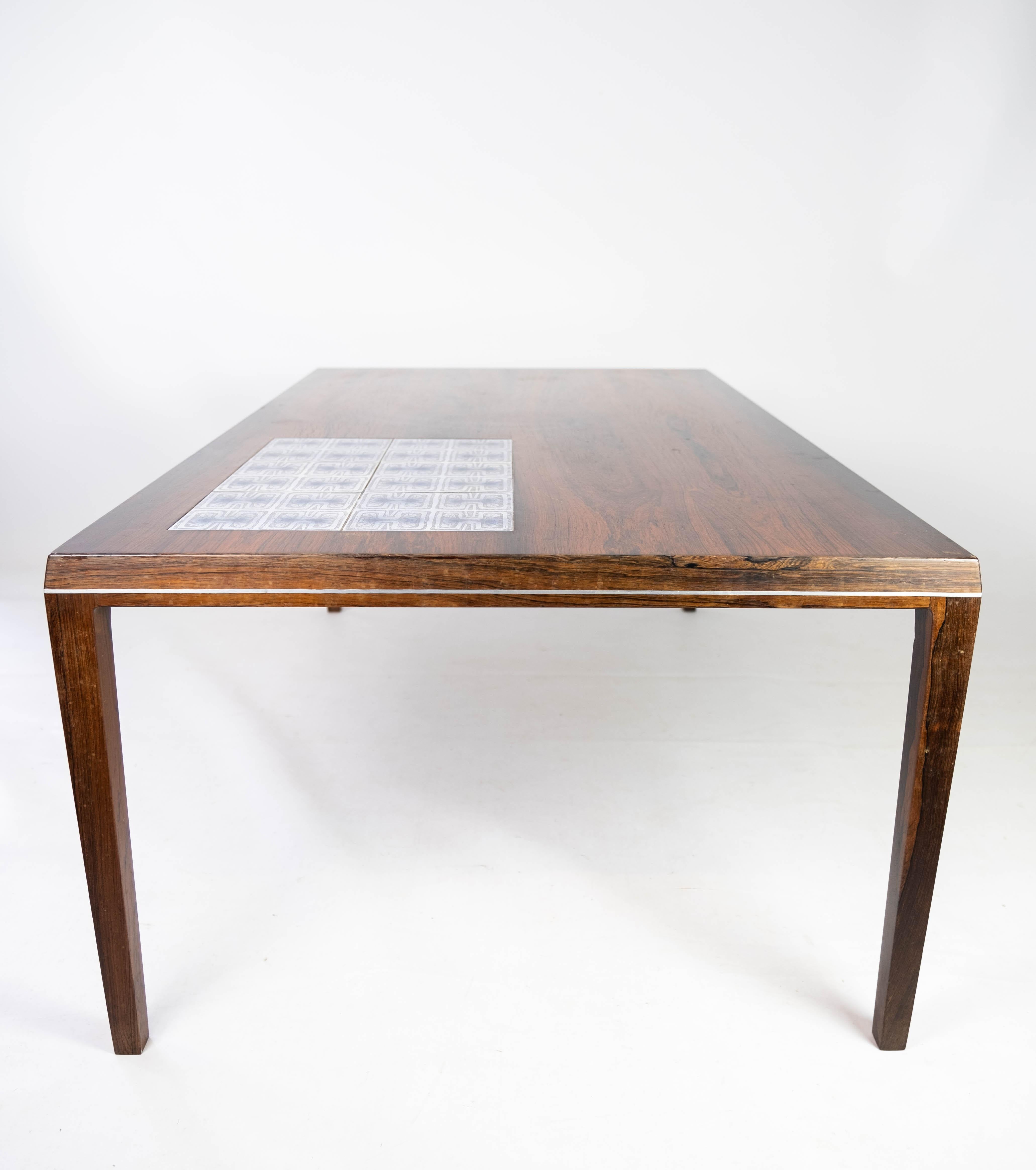 Mesa de centro de palisandro con azulejos diseñada por Johannes Andersen a partir de 1960 en venta 3