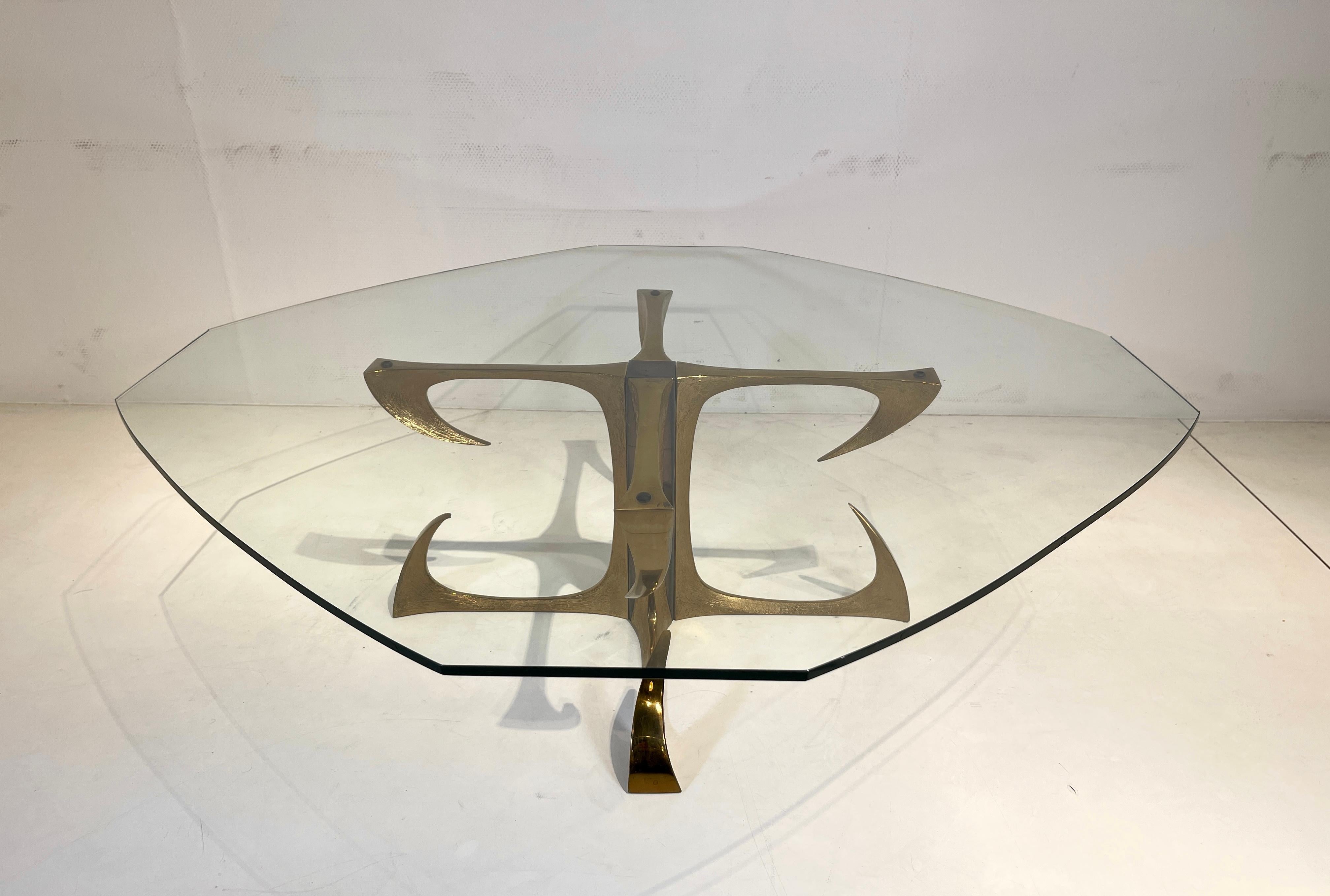 Belge Table basse sculpturale de Willy Daro en vente